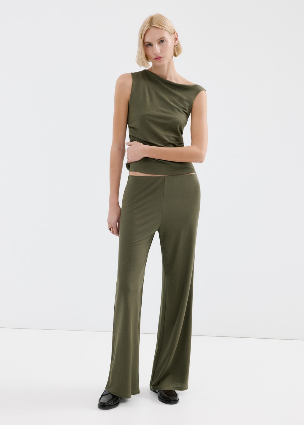Mango Straight-fit Trousers With Elastic Waist Khaki In Green