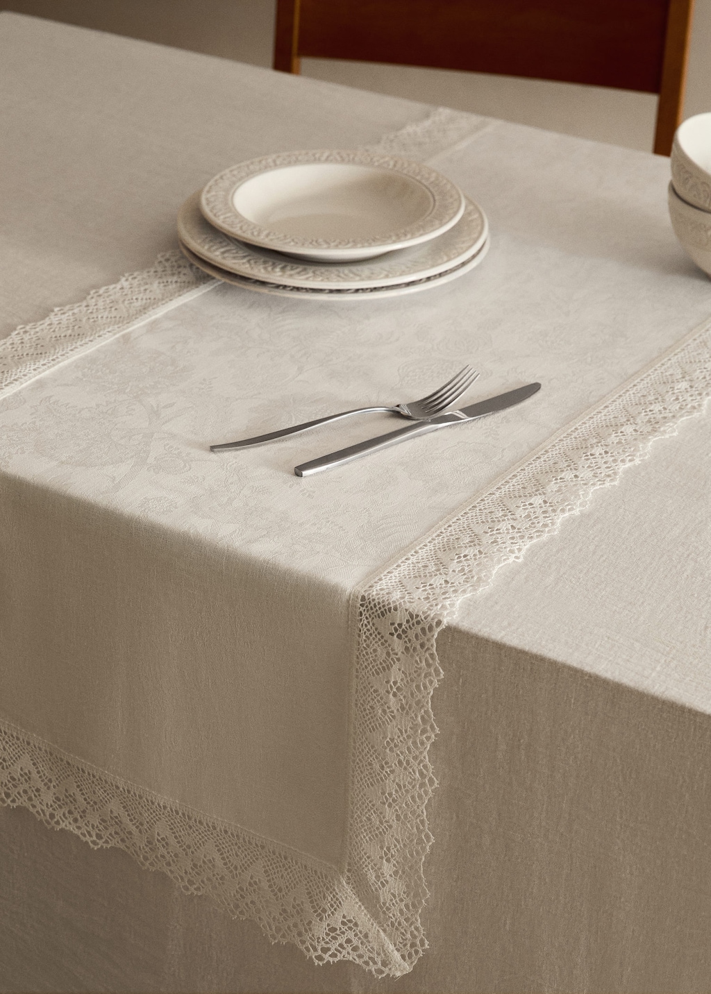 Mango Jacquard Linen Lace Floral Table Runner Off White