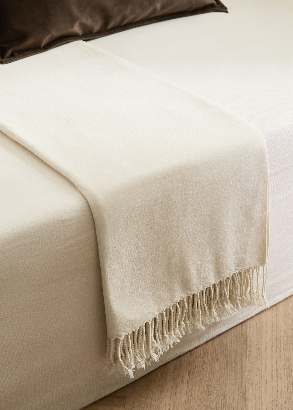 Mango Home Chenille Blanket With Fringes Ivory White