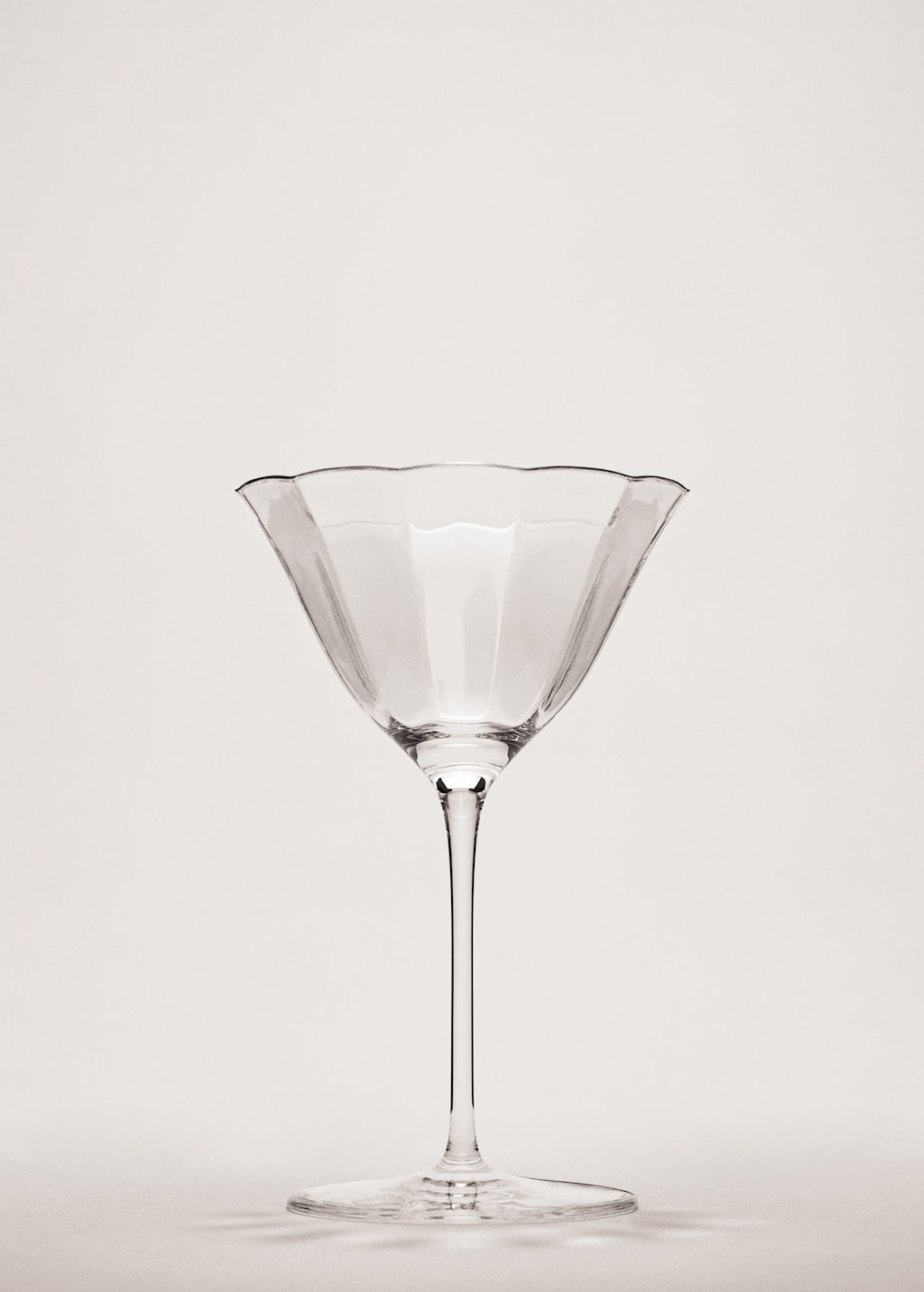 Mango Borosilicate Glass With A Wavy Shape Ice Grey In Transparent