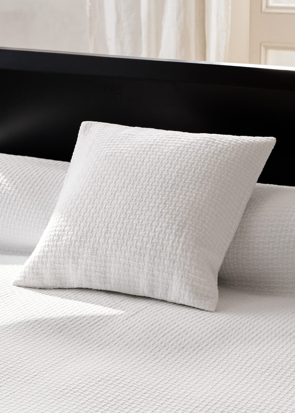 Mango Garment-dyed Cotton Cushion Cover 50x50 Cm White