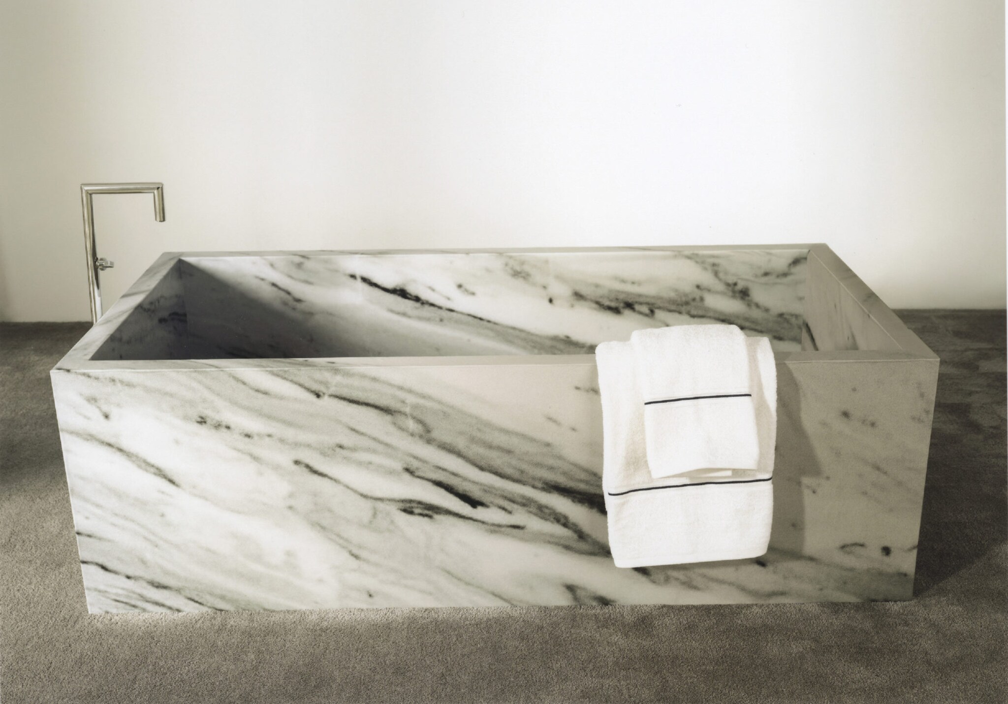 Cotton shower towel with embroidered scalloped border - Panoramic plane