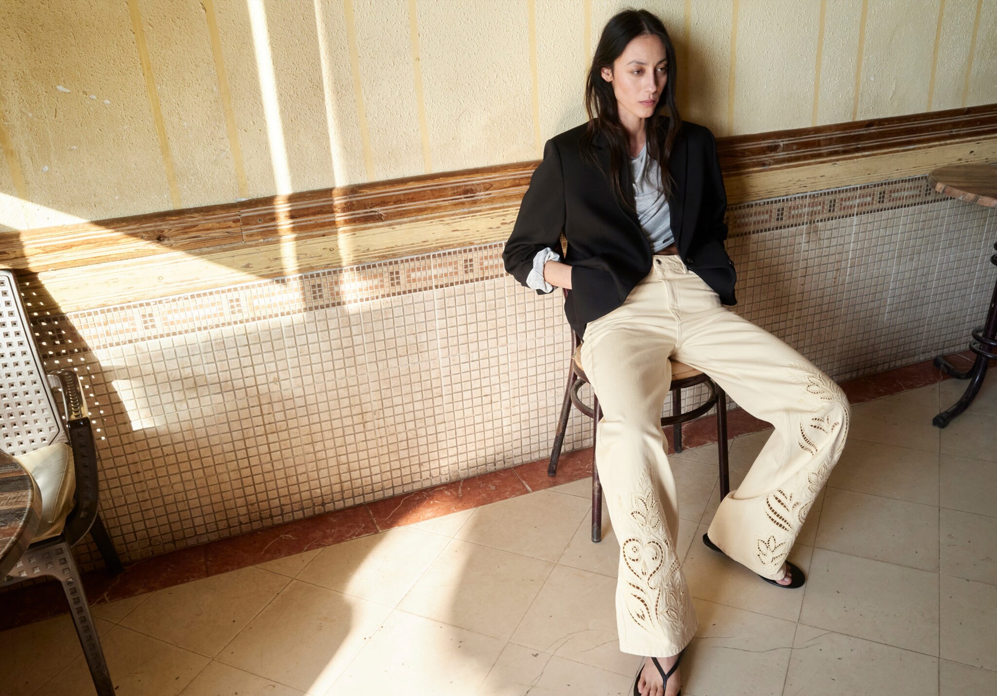 Jean droit broderies ajourées - Plan panoramique