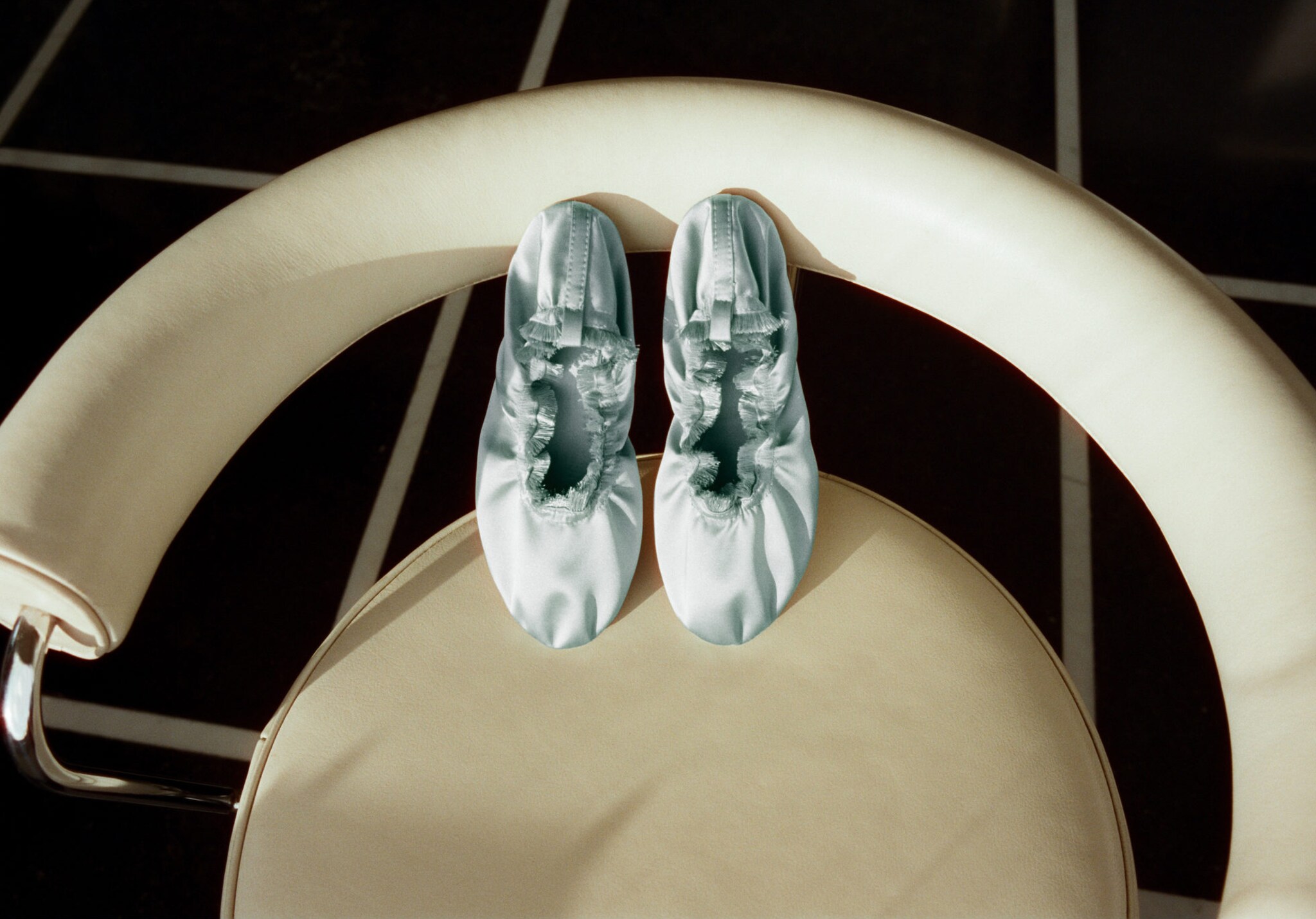 Ballerines satinées caoutchouc - Plan panoramique