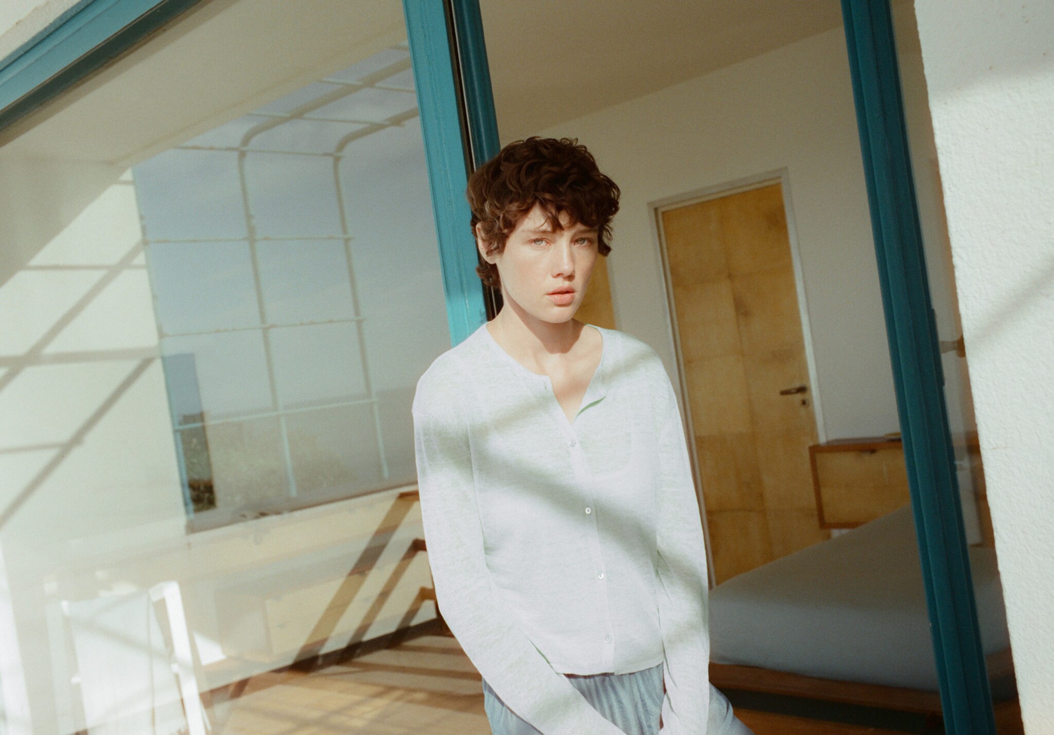 Cardigan en lin maille fine - Plan panoramique