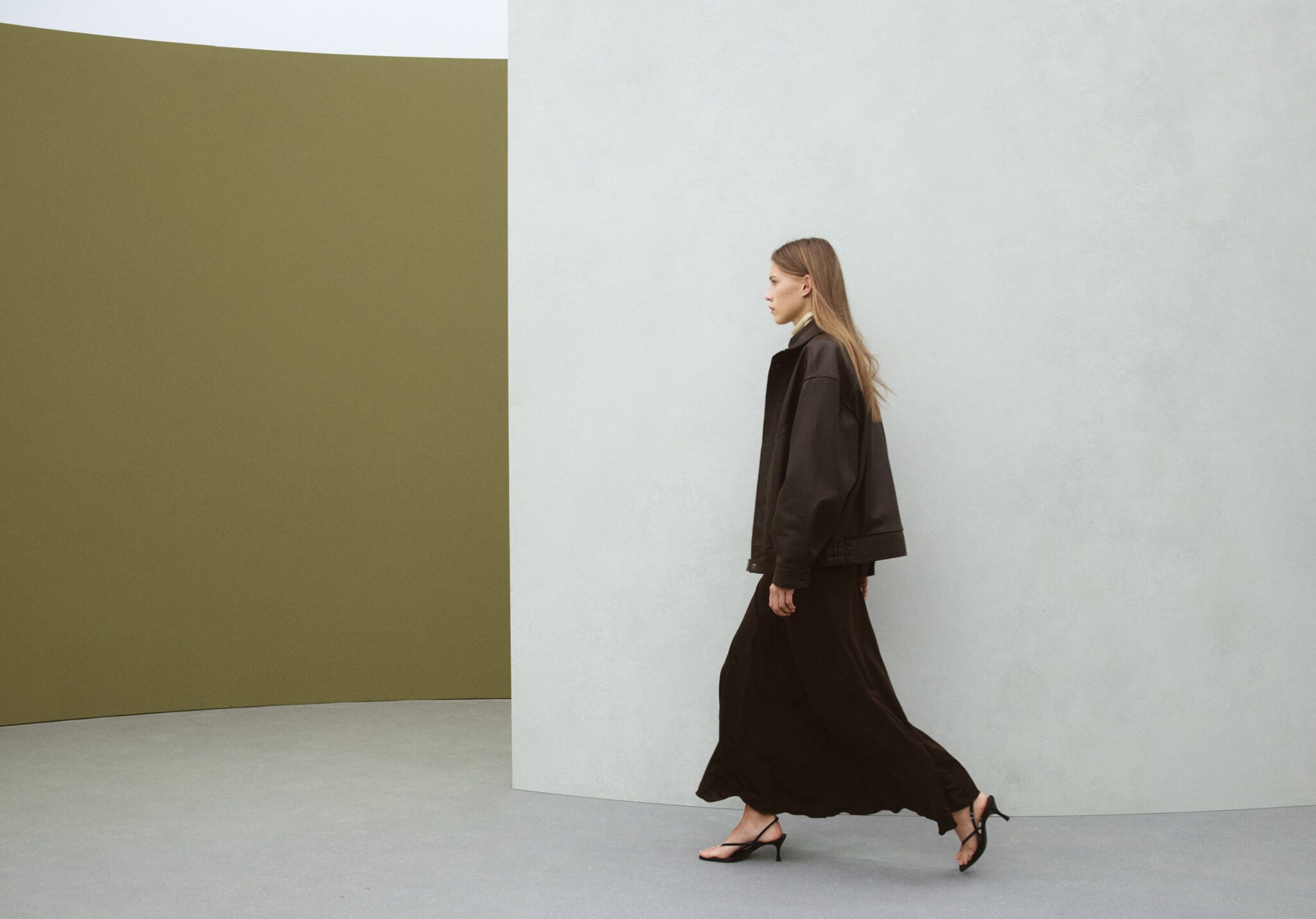 Chaqueta 100% piel oversize cuello embudo - Plano panorámico