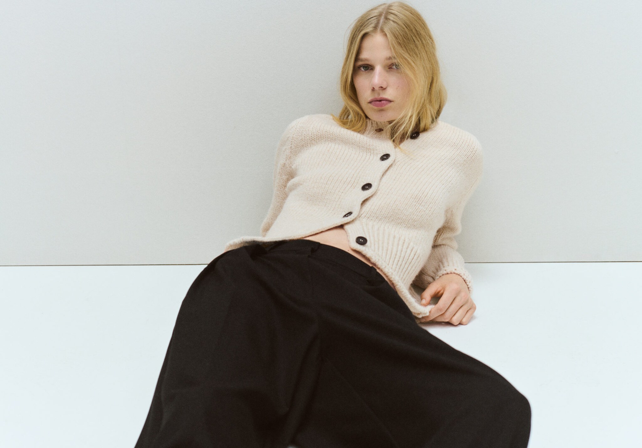 سترة صوفية محبوكة بأزرار - رؤية بانورامية