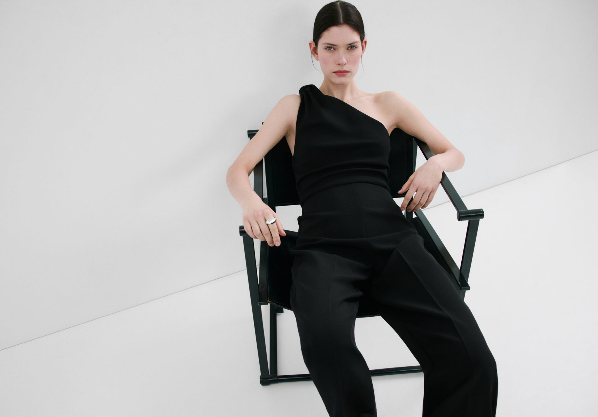 Lång jumpsuit med knut - Panoramabild