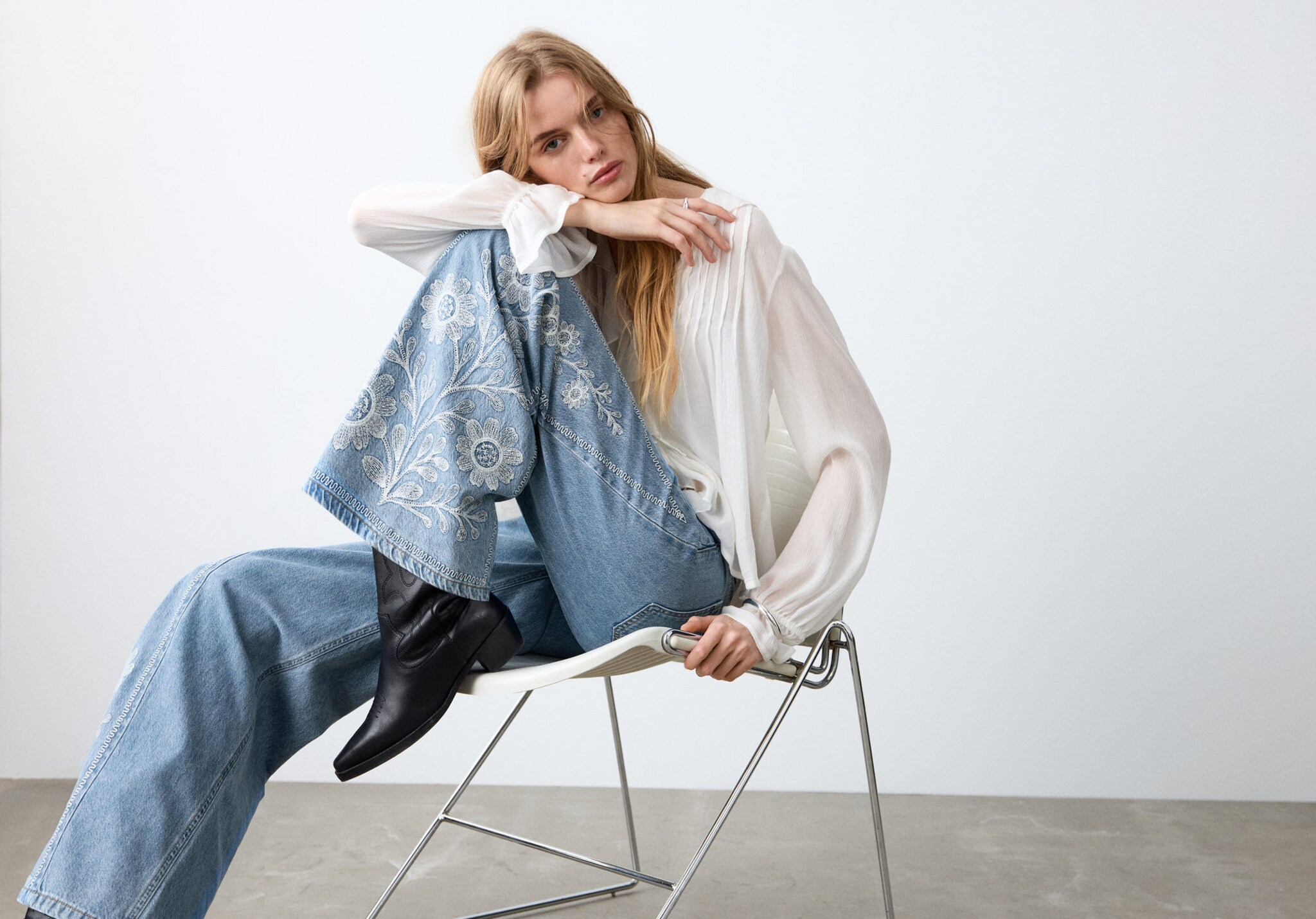 Flower-embroidered wide leg jeans - Panoramic plane