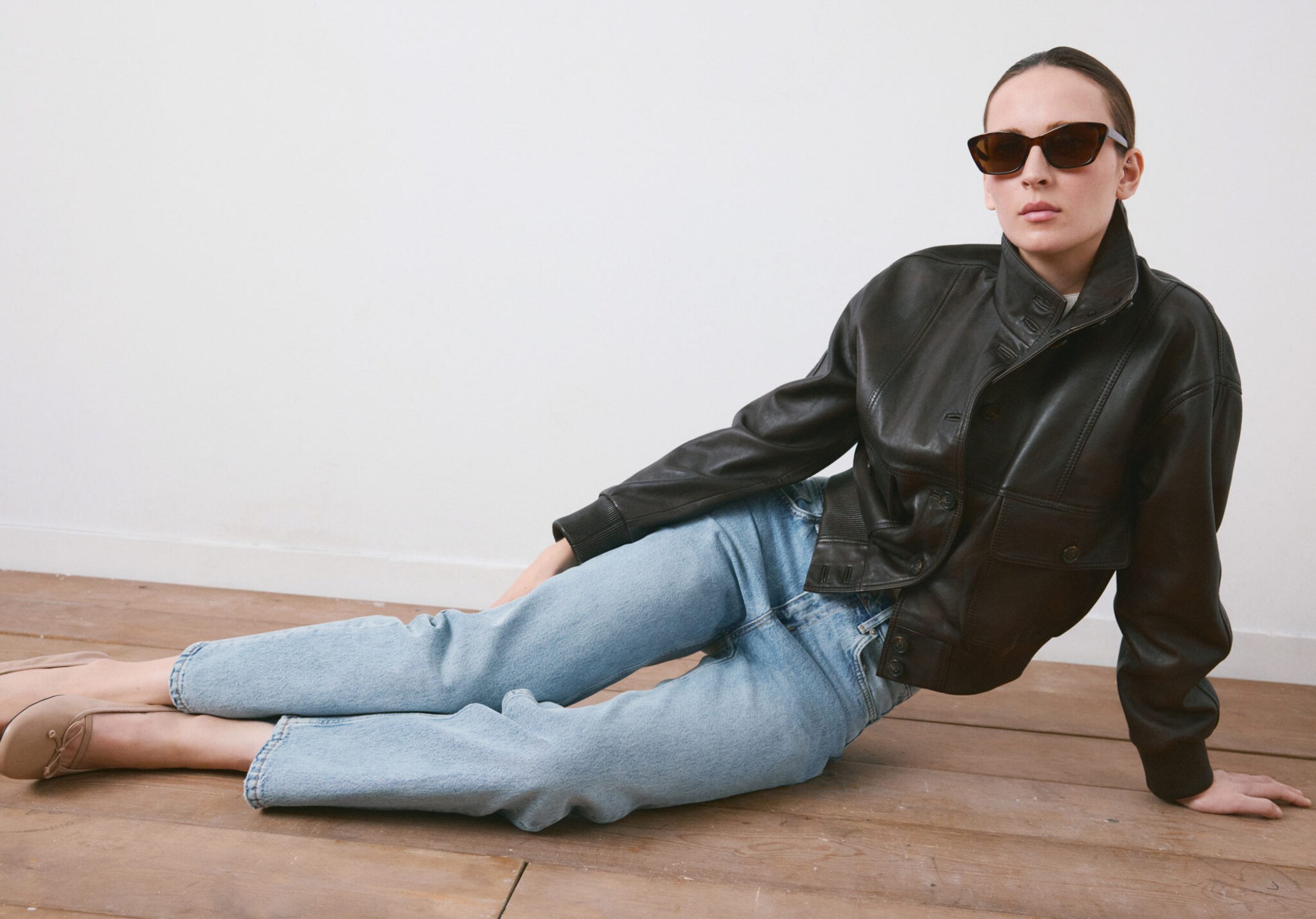 Jeans rectos tiro medio - Plano panorámico