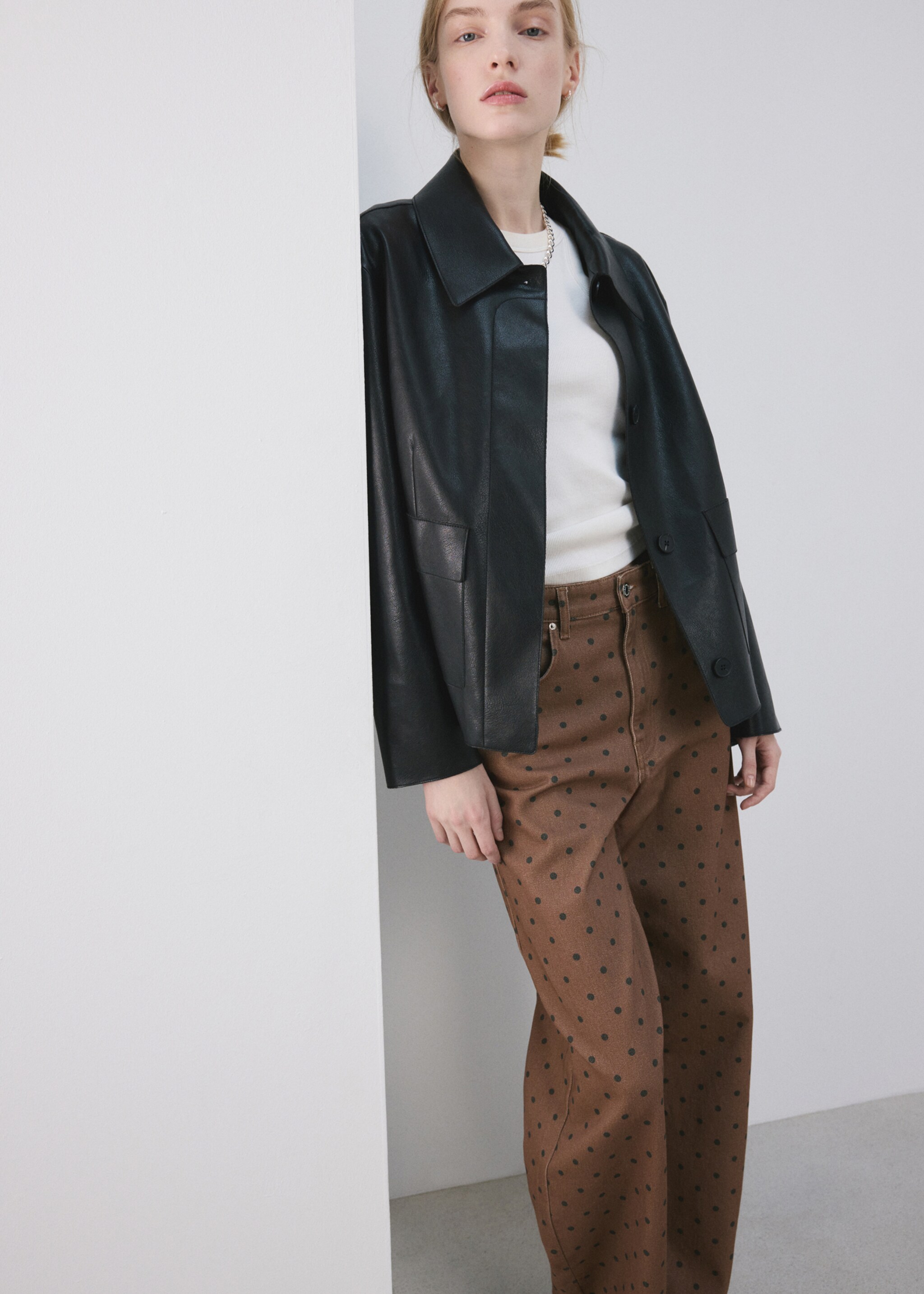 Polka dot balloon jeans - Details of the article 2, Chocolate. Ref: 27004105-01.