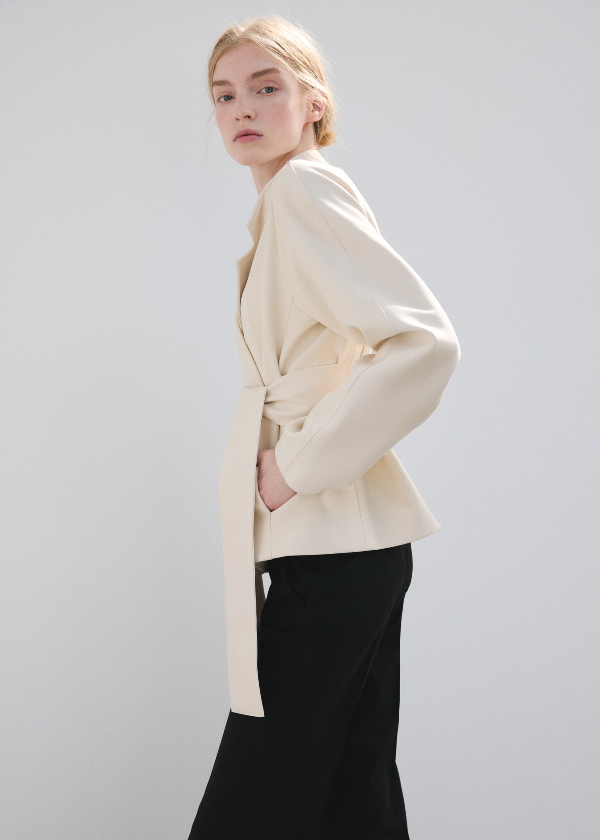 Mid-rise flare trousers - Details of the article 1, Black. Ref: 27004452-01.