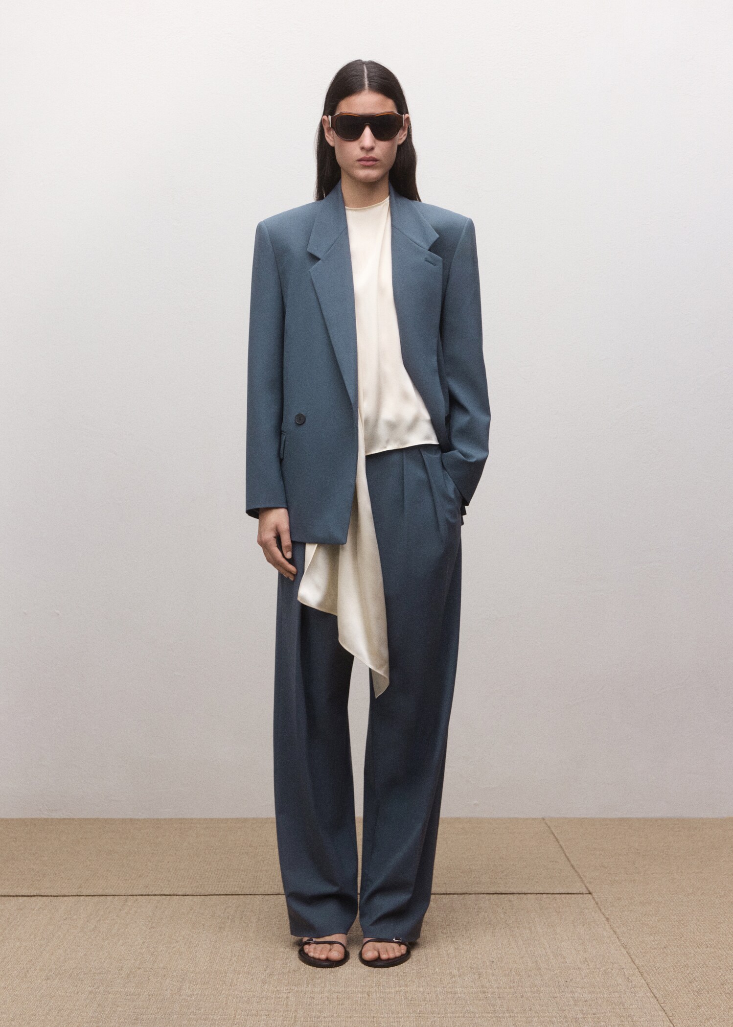 Straight wool suit trousers - General plane