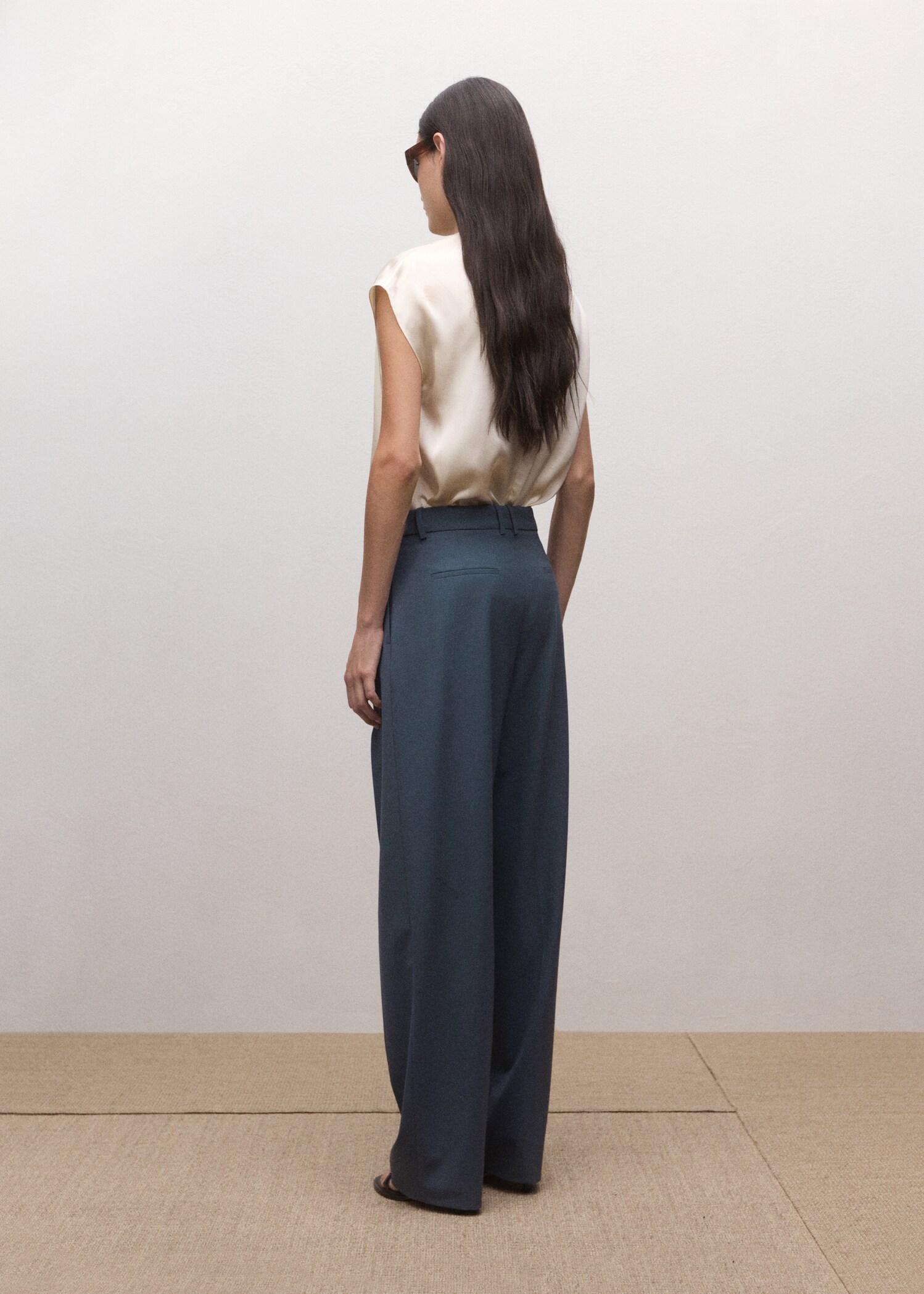 Straight wool suit trousers - Reverse of the article