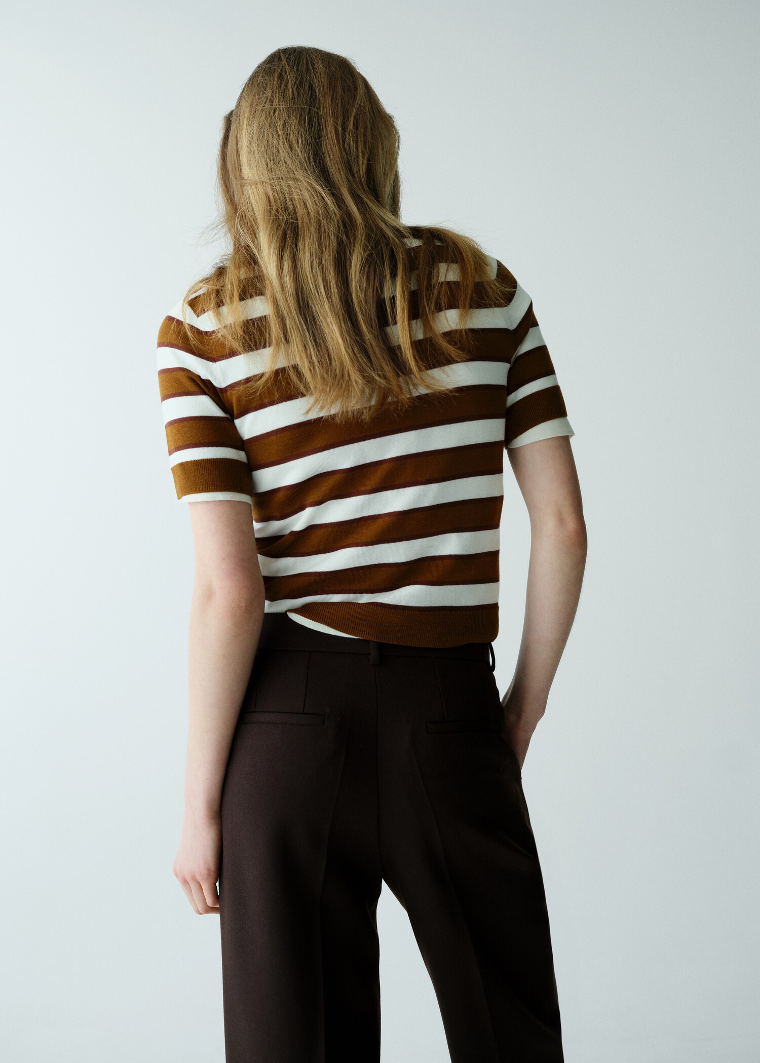 Kurzarm-Strickjersey - Rückseite des Artikels