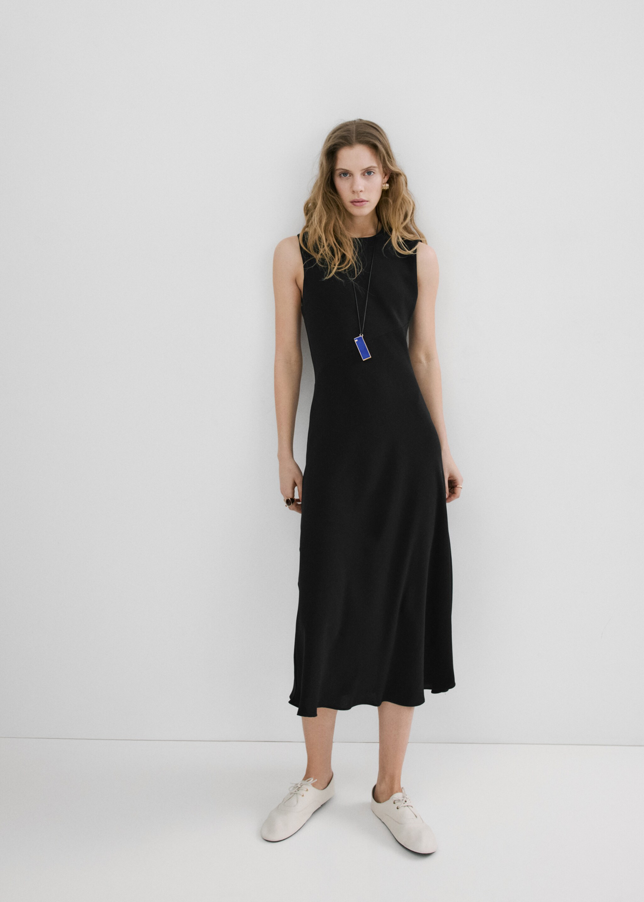 Midi-dress with open back - General plane, Black. Ref: 27005837-01.