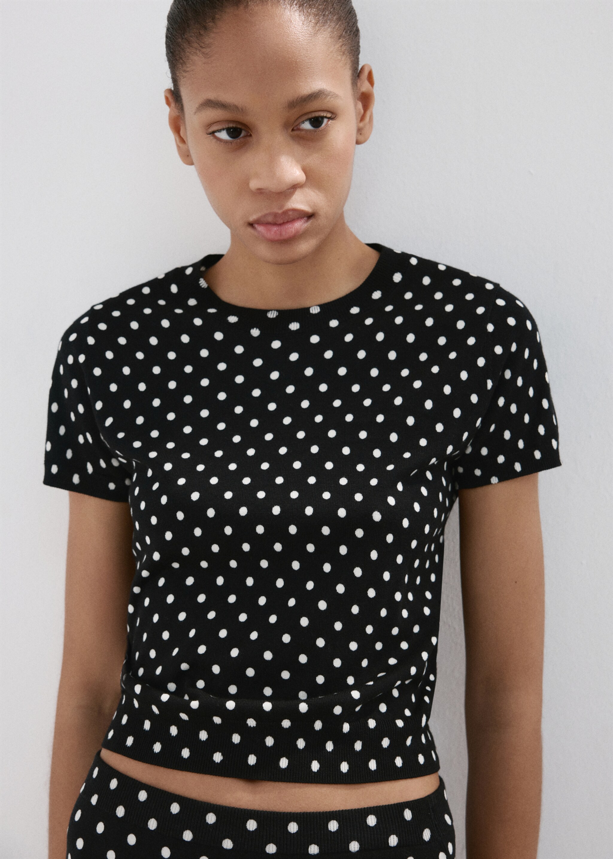 Polka-dot knitted sweater - Details of the article 1, Black. Ref: 27007154-01.