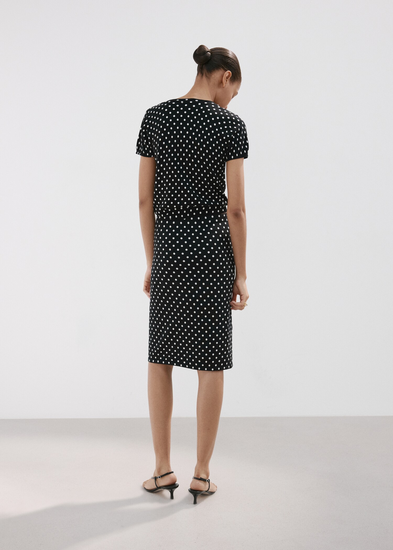 Polka-dot knitted sweater - Reverse of the article