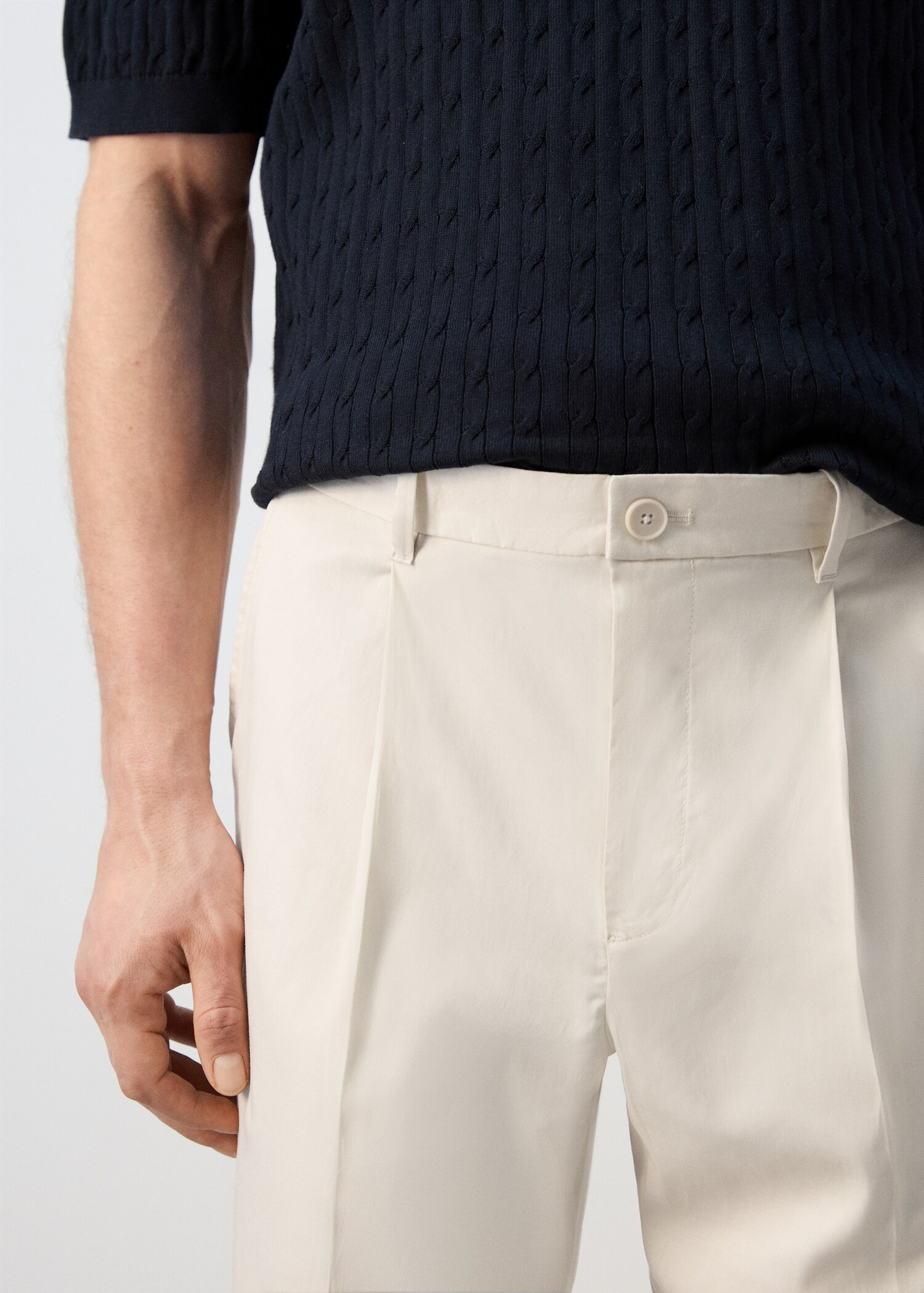 Regular-fit pleated flowy trousers - Details of the article 1