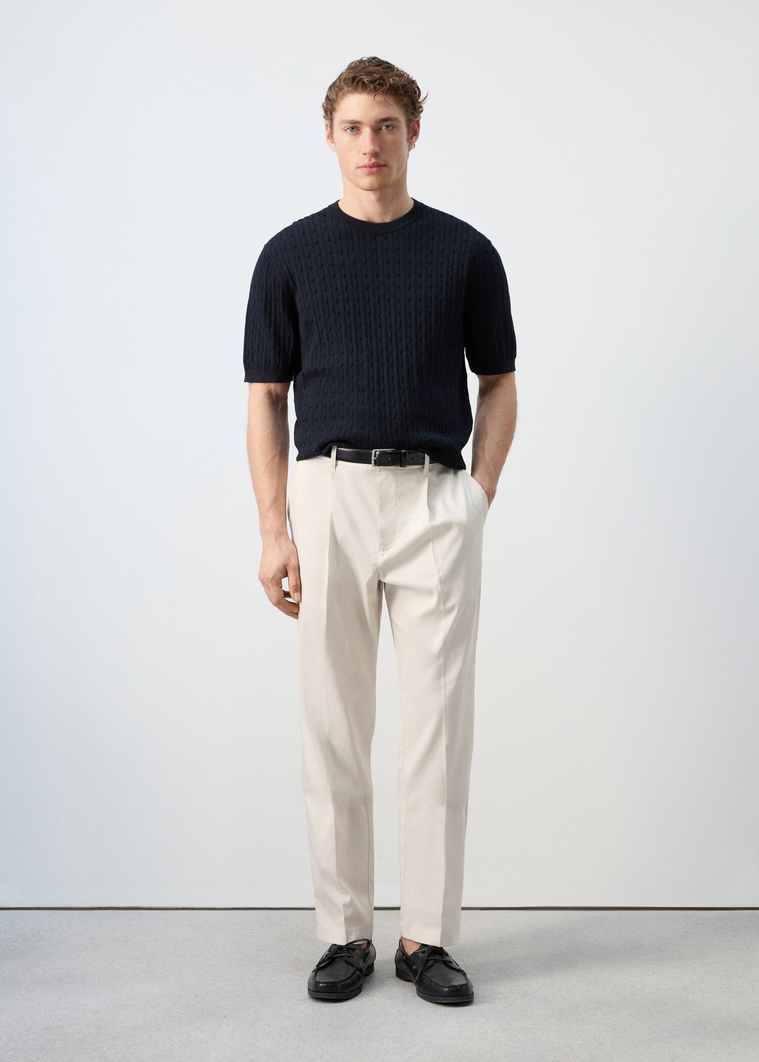Regular-fit pleated flowy trousers - General plane