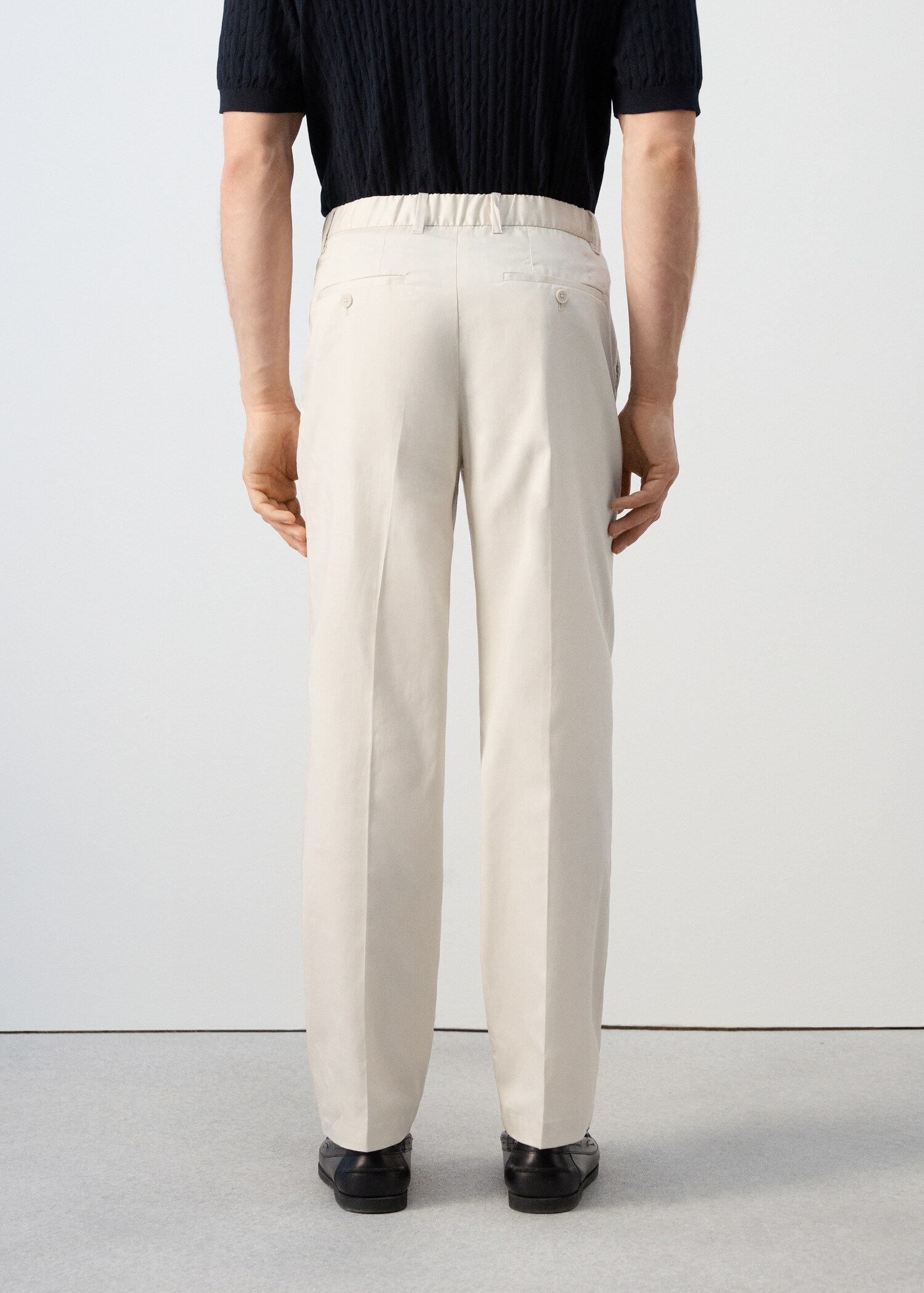 Regular-fit pleated flowy trousers - Reverse of the article