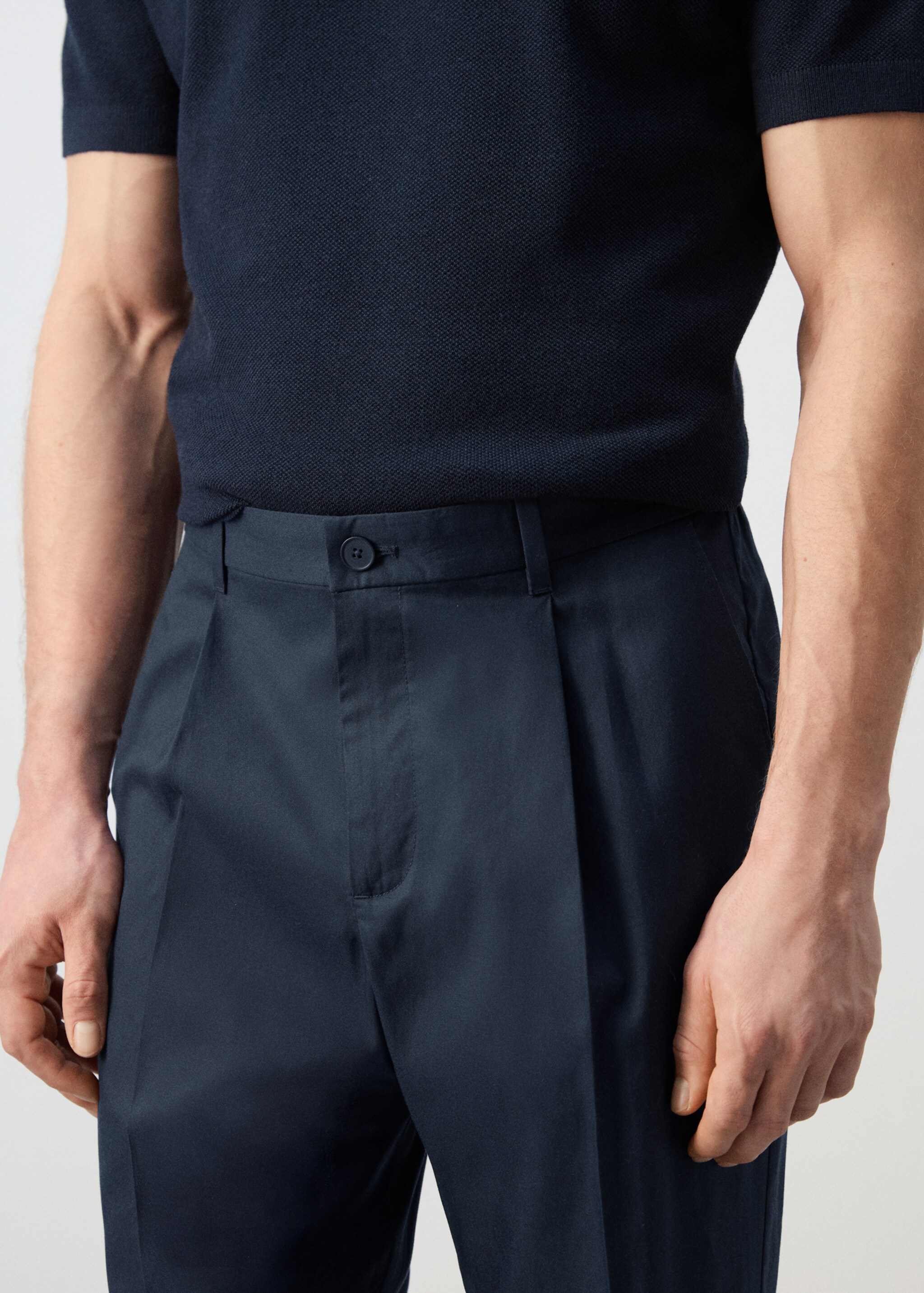 Regular-fit pleated flowy trousers - Details of the article 1, Navy. Ref: 27011191-01.