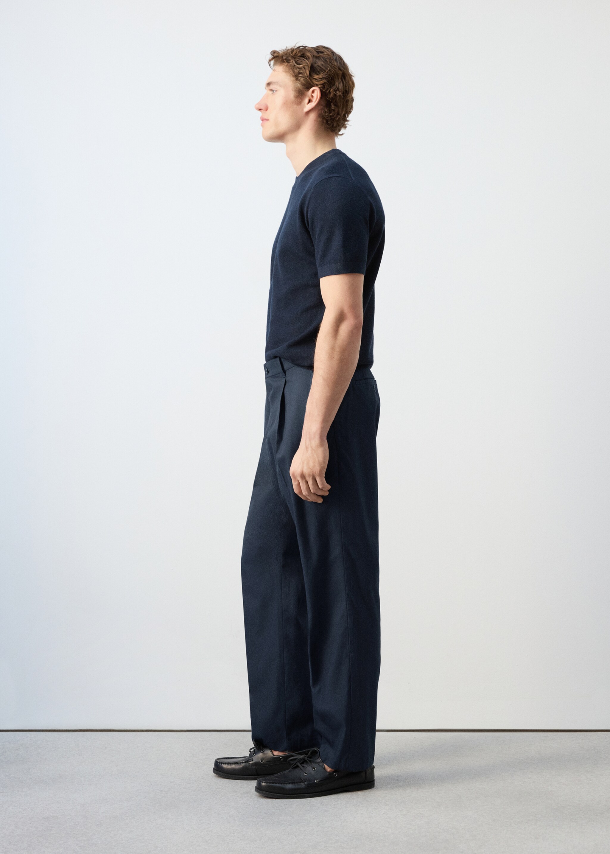 Regular-fit pleated flowy trousers - Details of the article 2, Navy. Ref: 27011191-01.