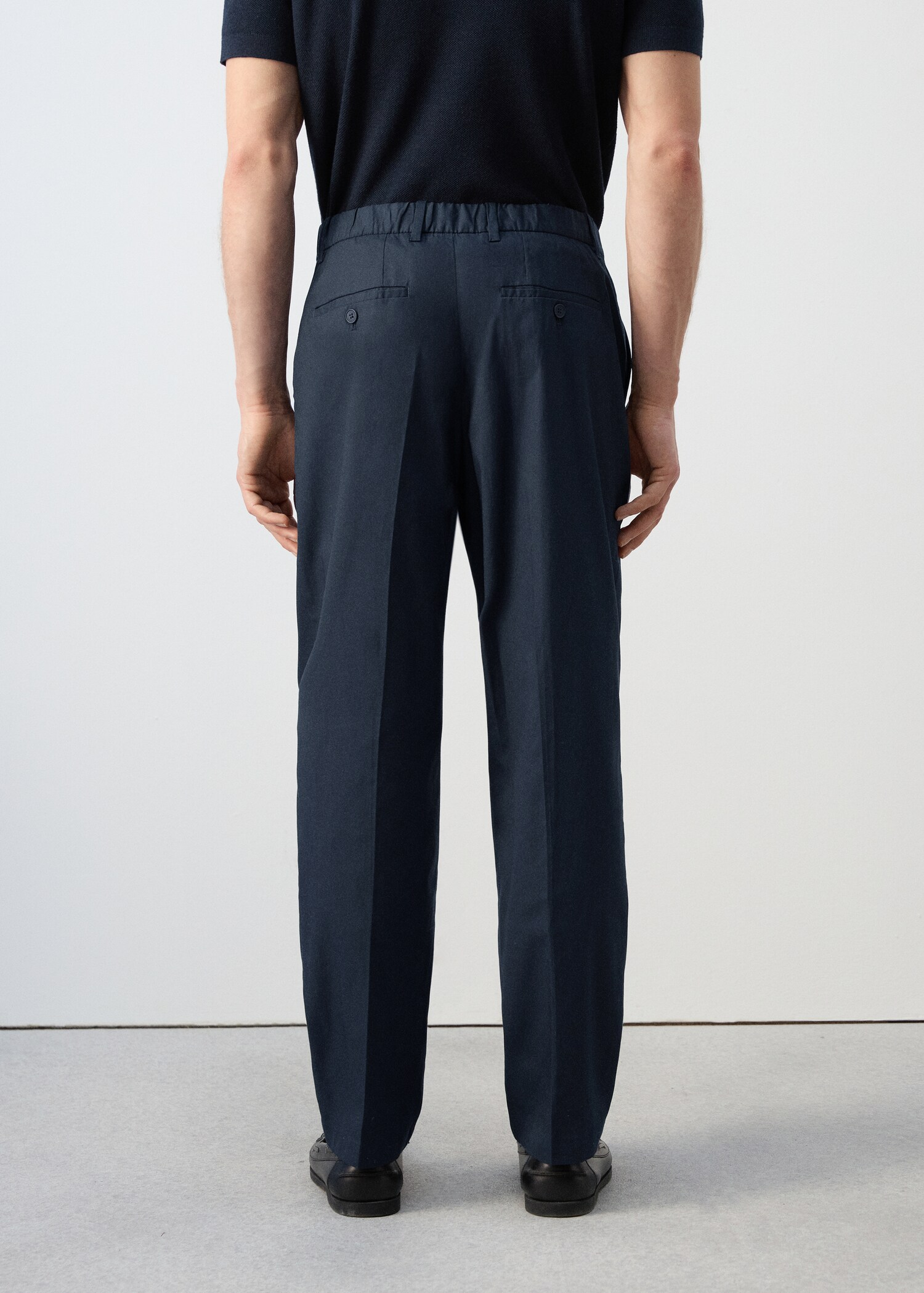 Regular-fit pleated flowy trousers - Reverse of the article