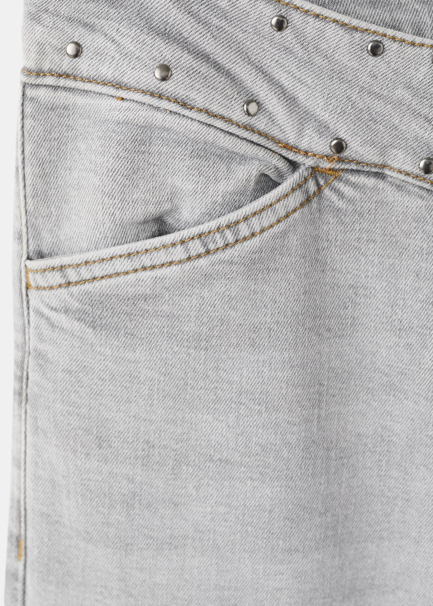 Low-waist studded jeans - Details of the article 0