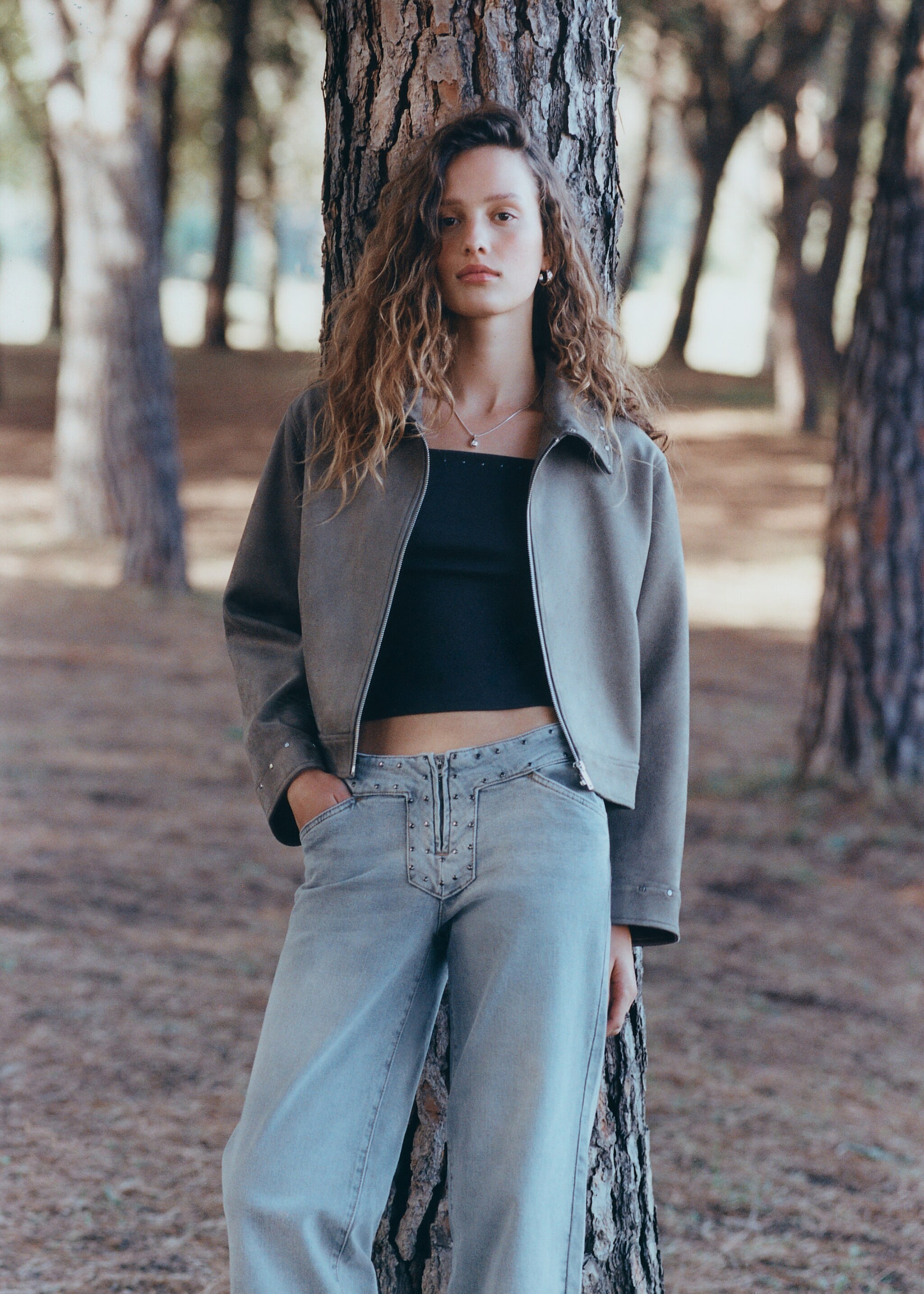 Low-waist studded jeans - Details of the article 6, Denim Grey. Ref: 27011296-01.