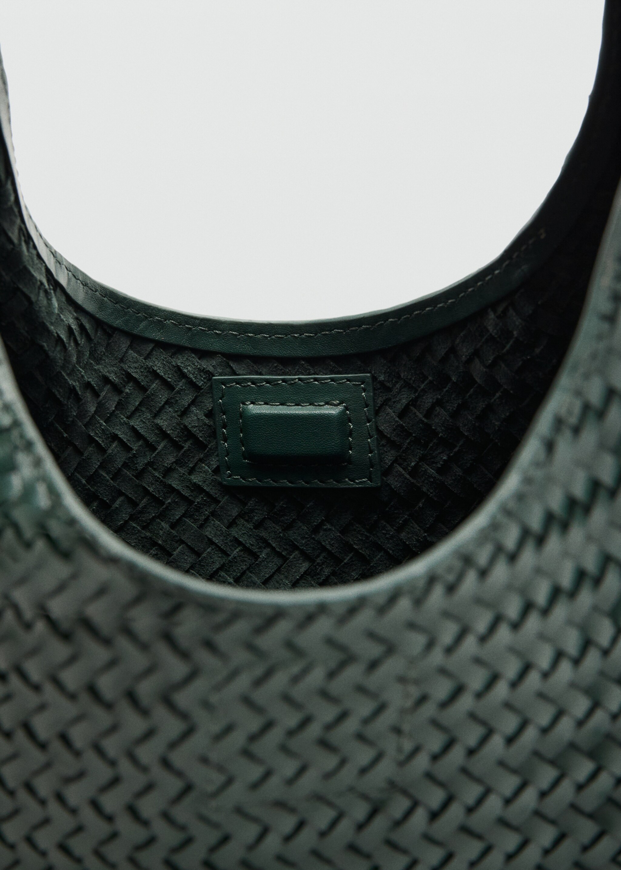 حقيبة ميني من الجلد بضفائر - تفاصيل المنتج 2, أخضر غامق. Ref: 27011301-01.