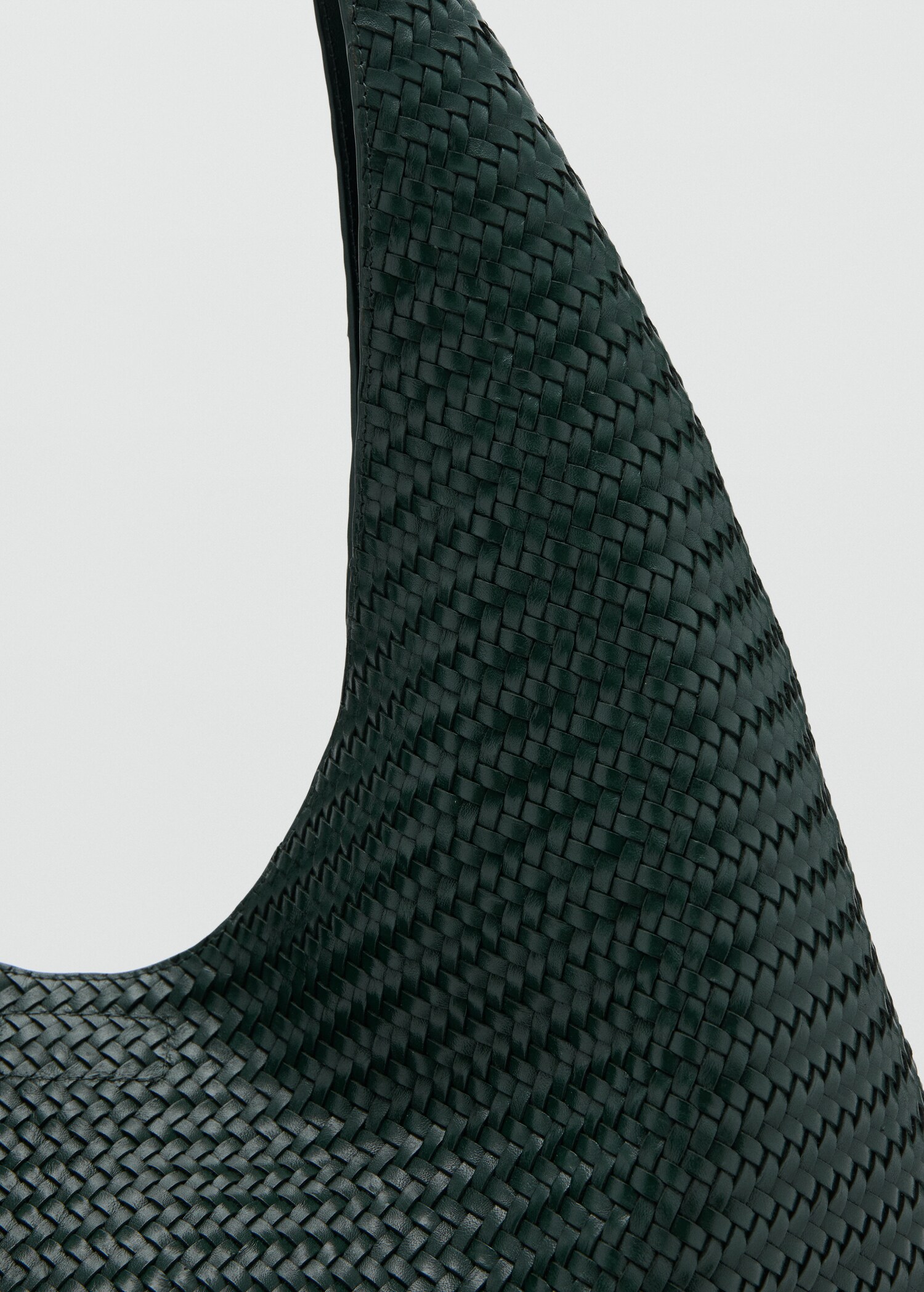 Medium braided leather shoulder bag - Details of the article 1