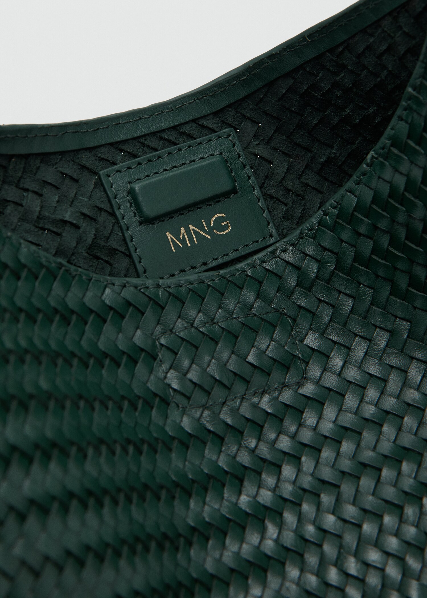 Medium braided leather shoulder bag - Details of the article 2