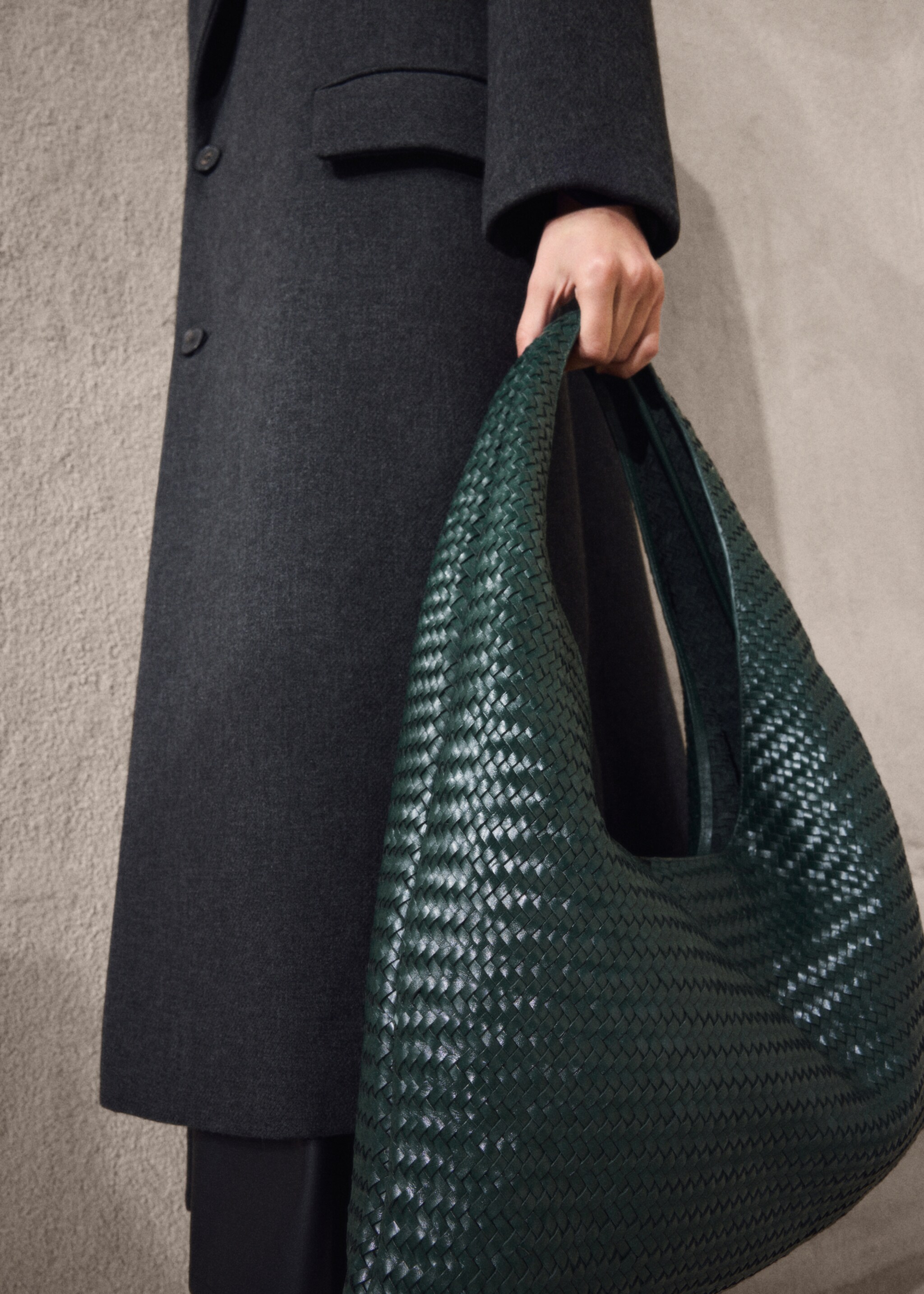 Medium braided leather shoulder bag - Details of the article 9, Dark Green. Ref: 27011302-01.