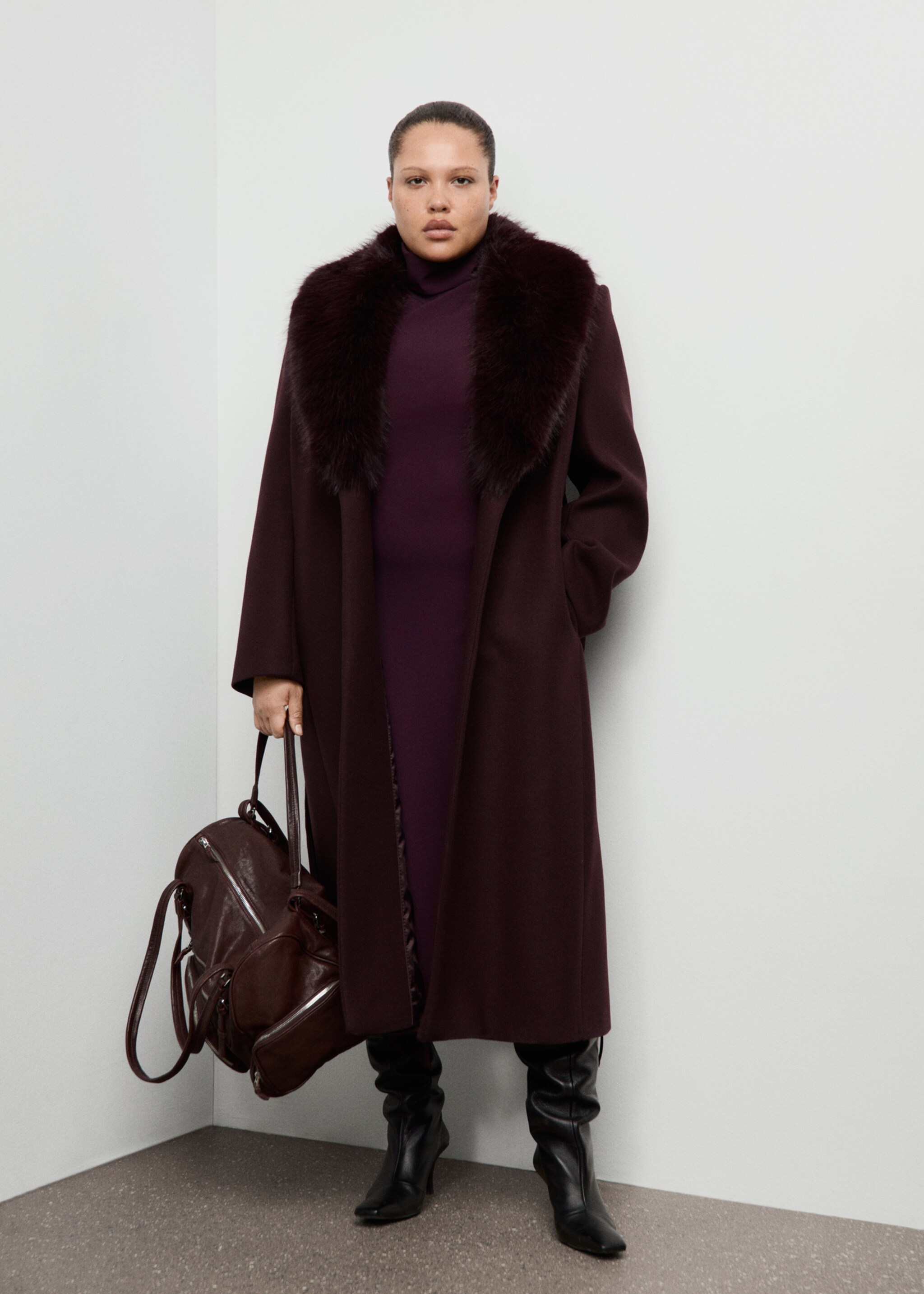 Manteco wool coat with fur collar - Details of the article 3, Maroon. Ref: 27011303-01.