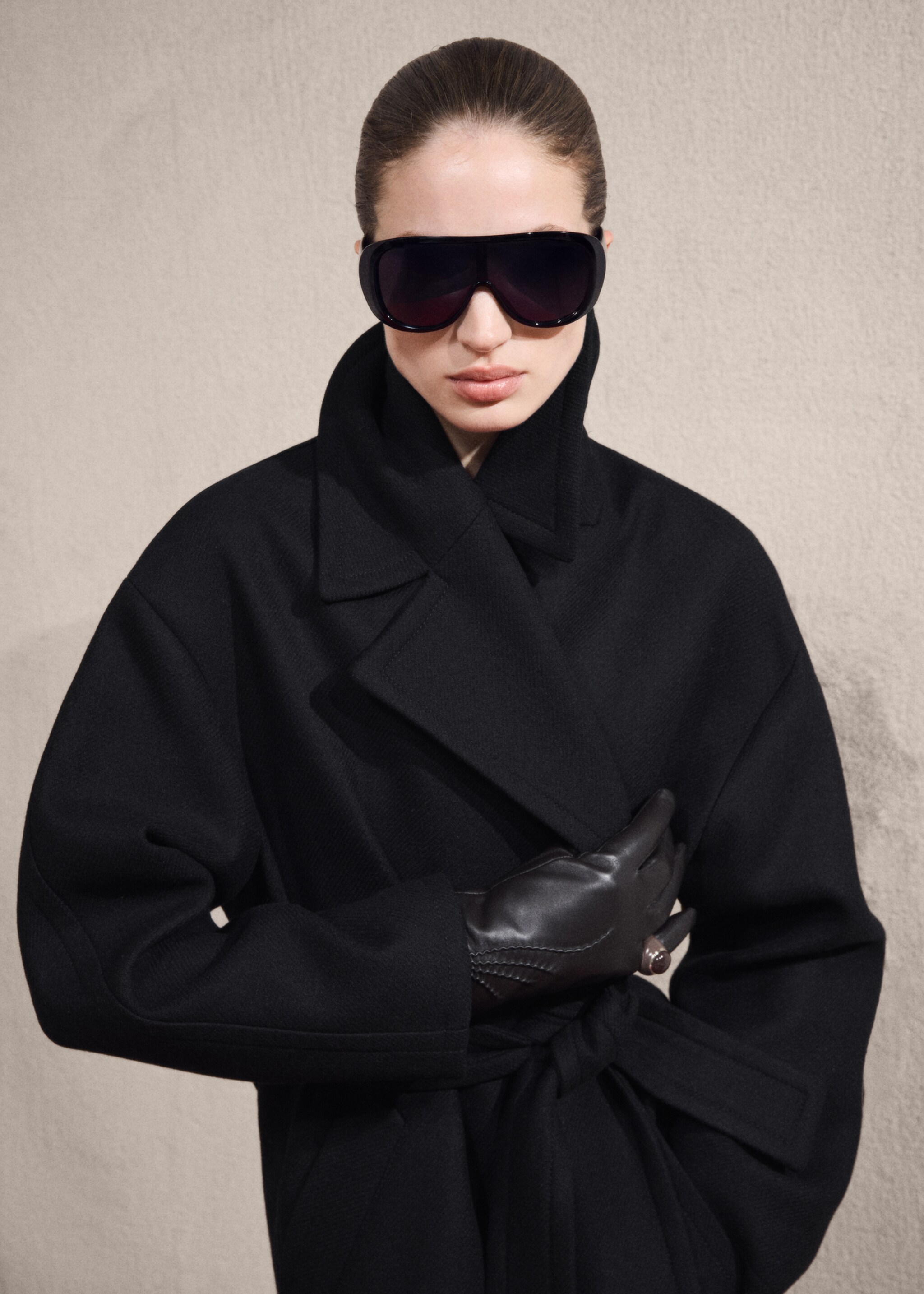 Manteco wool coat with belt - Medium plane, Black. Ref: 27011308-05.