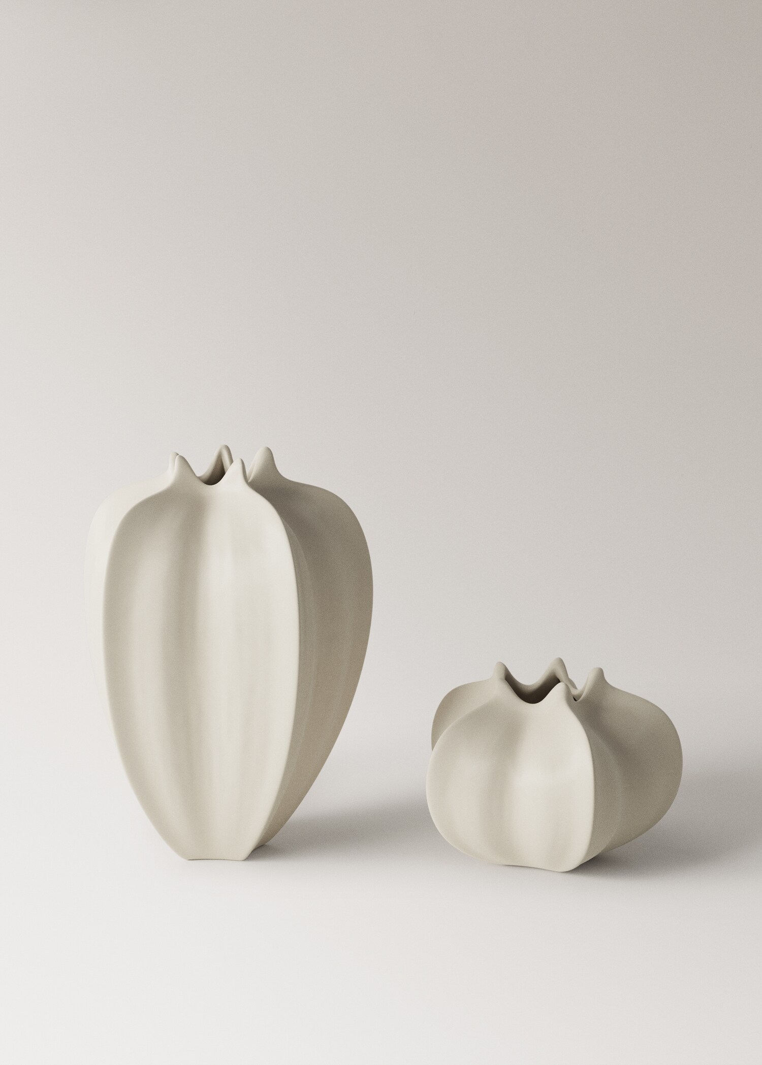 Tall earthenware flower vase - Details of the article 3