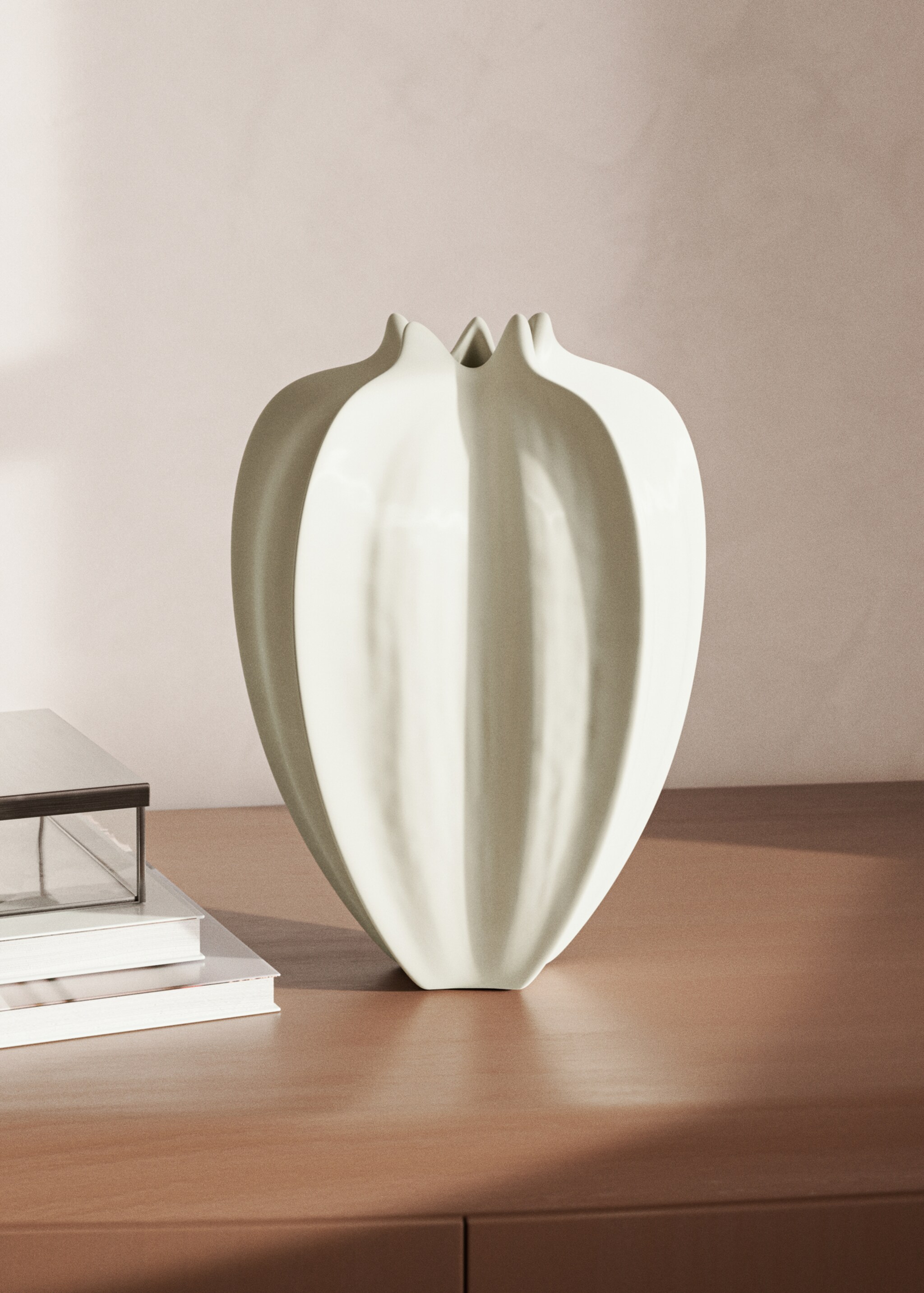 Tall earthenware flower vase - General plane, Off White. Ref: 27011525-01.