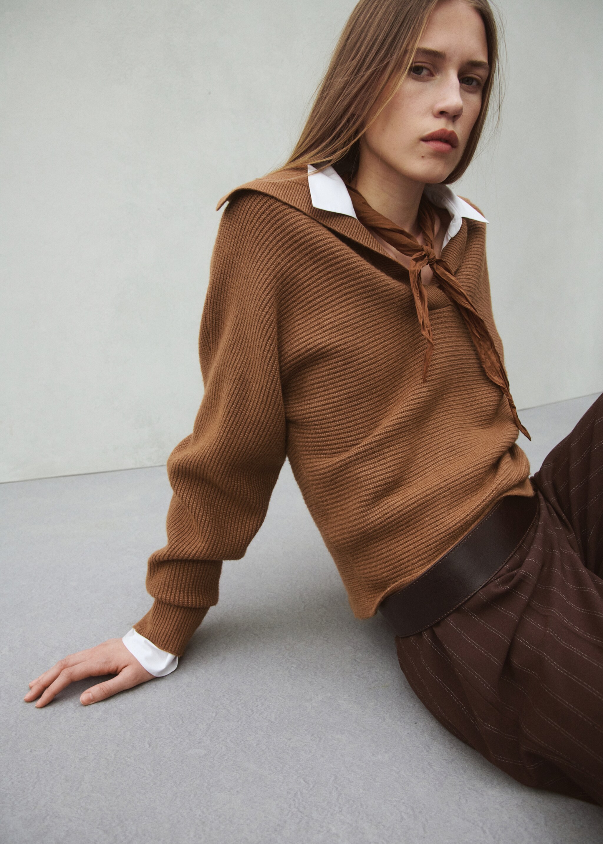 Sweater rajut kerah V - Tampilan Sedang, Coklat tembakau. Ref: 27014085-01.