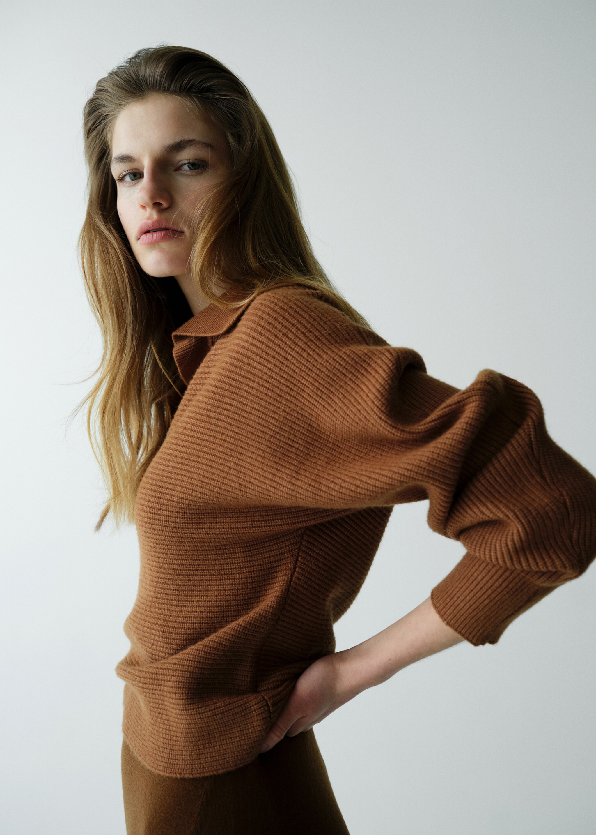 Strickpullover mit V-Ausschnitt - Mittlere Ansicht, Tobacco-Braun. Ref: 27014085-03.