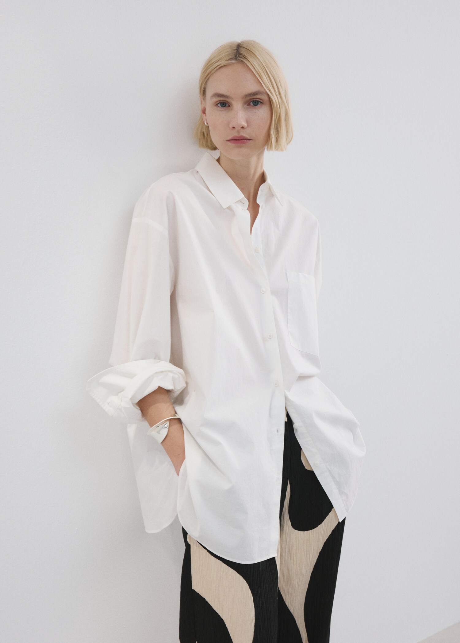 Printed straight trousers - Details of the article 1