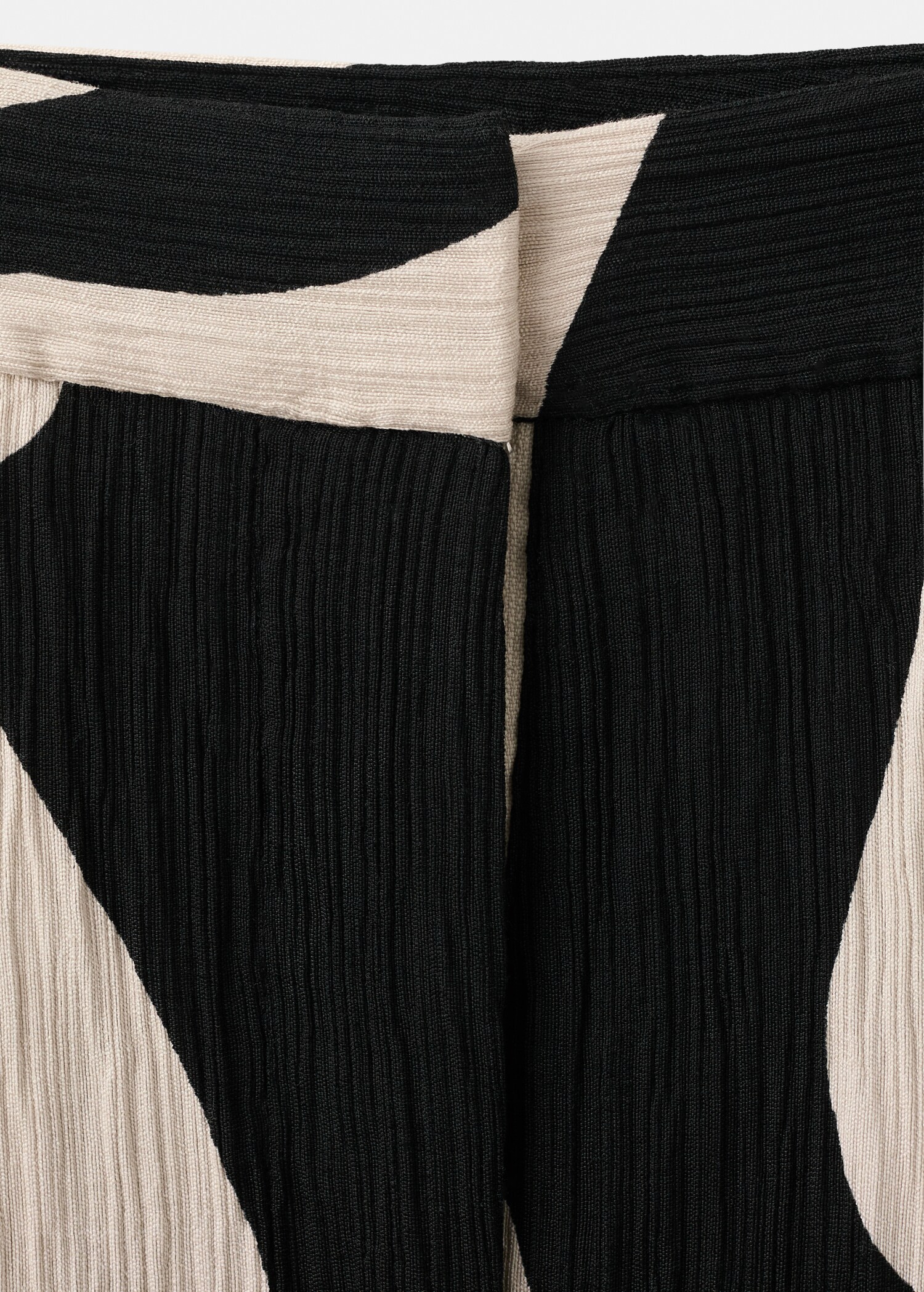 Printed straight trousers - Details of the article 8