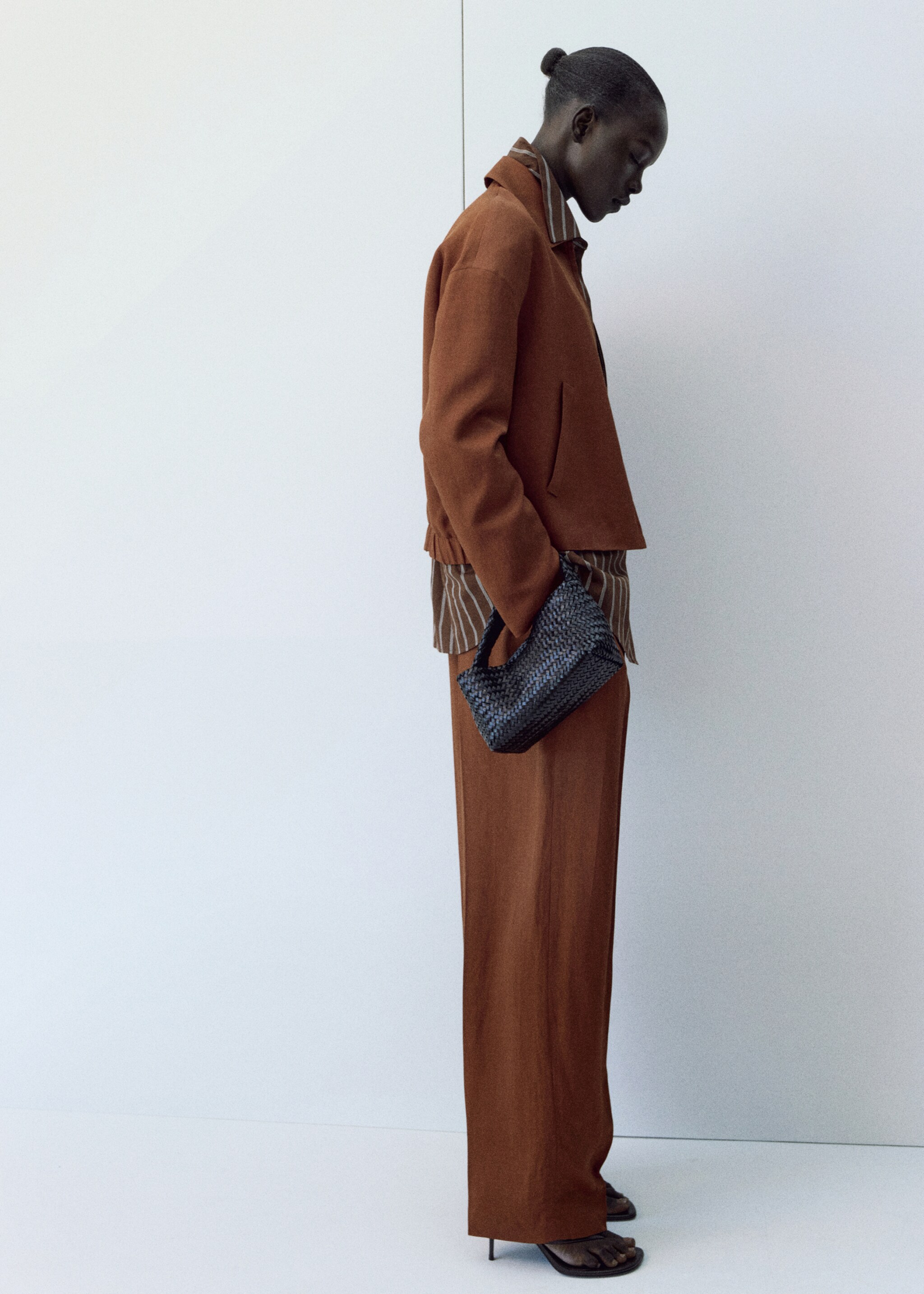 Linen-blend pleated trousers - Details of the article 2, Russet. Ref: 27016352-01.