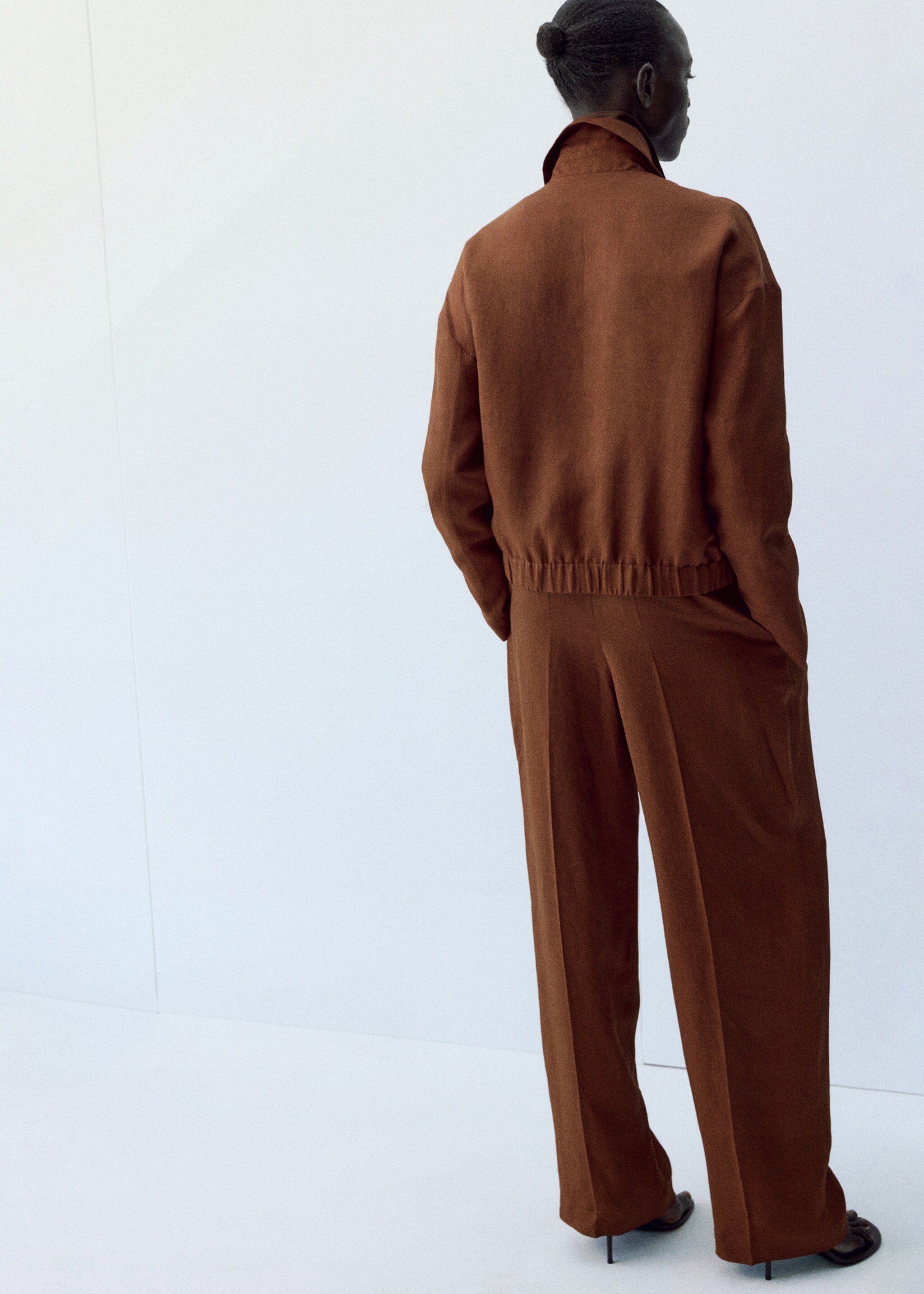 Linen-blend pleated trousers - Reverse of the article, Russet. Ref: 27016352-01.