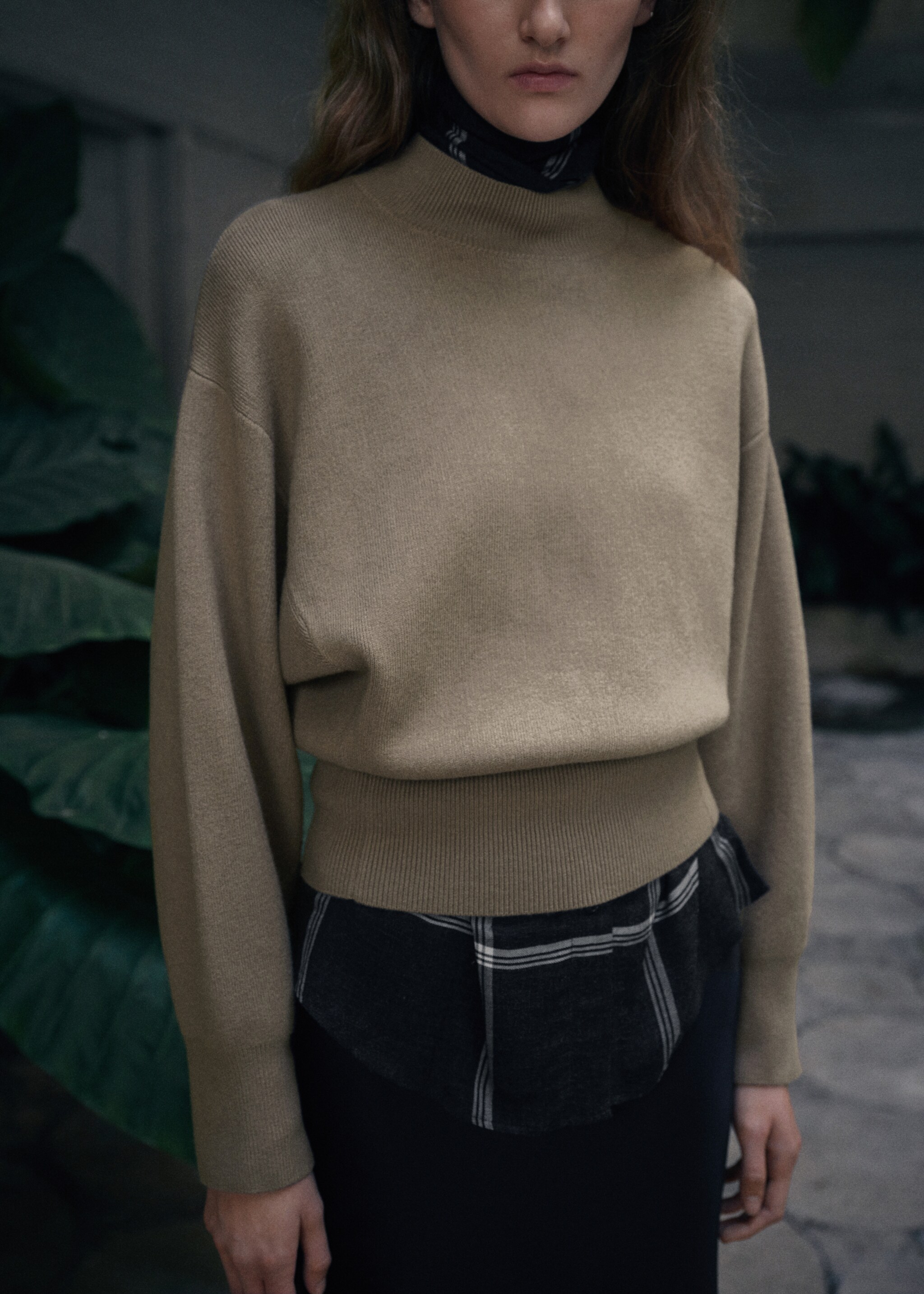 Oversized perkins-neck sweater - Details of the article 6, Light/Pastel Grey. Ref: 27021271-01.