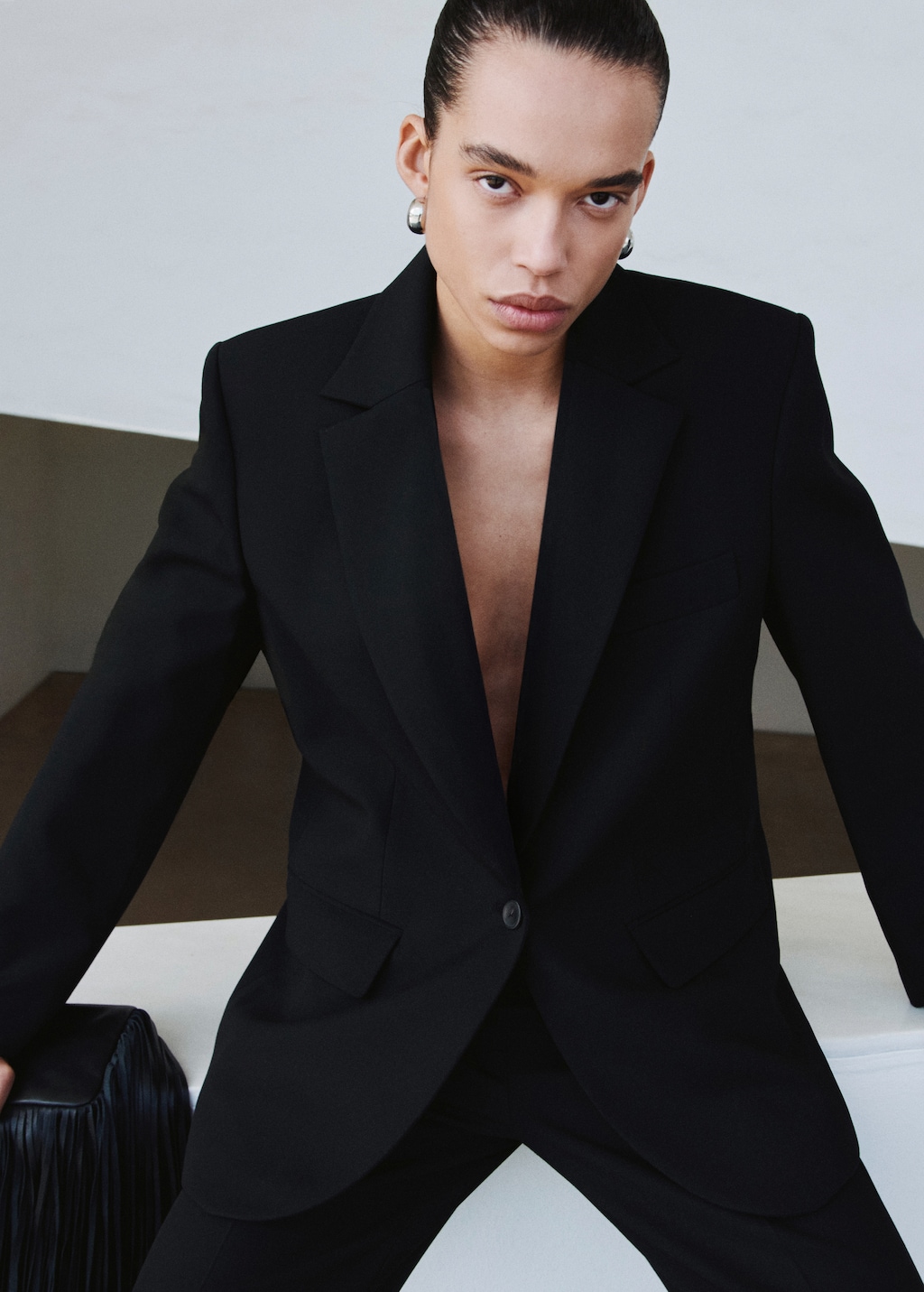 Straight suit jacket with lapel pockets