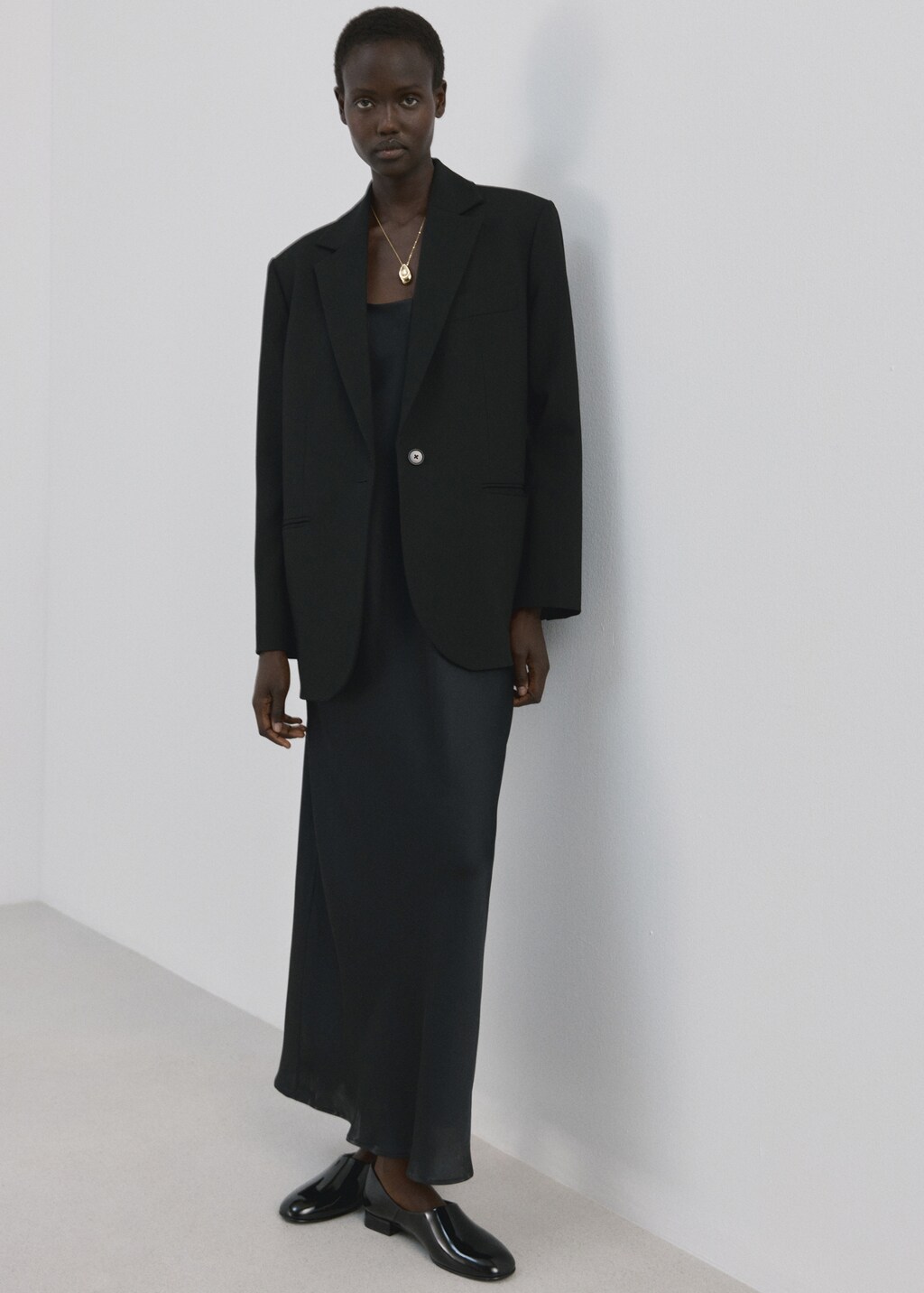 Straight suit jacket with lapel pockets