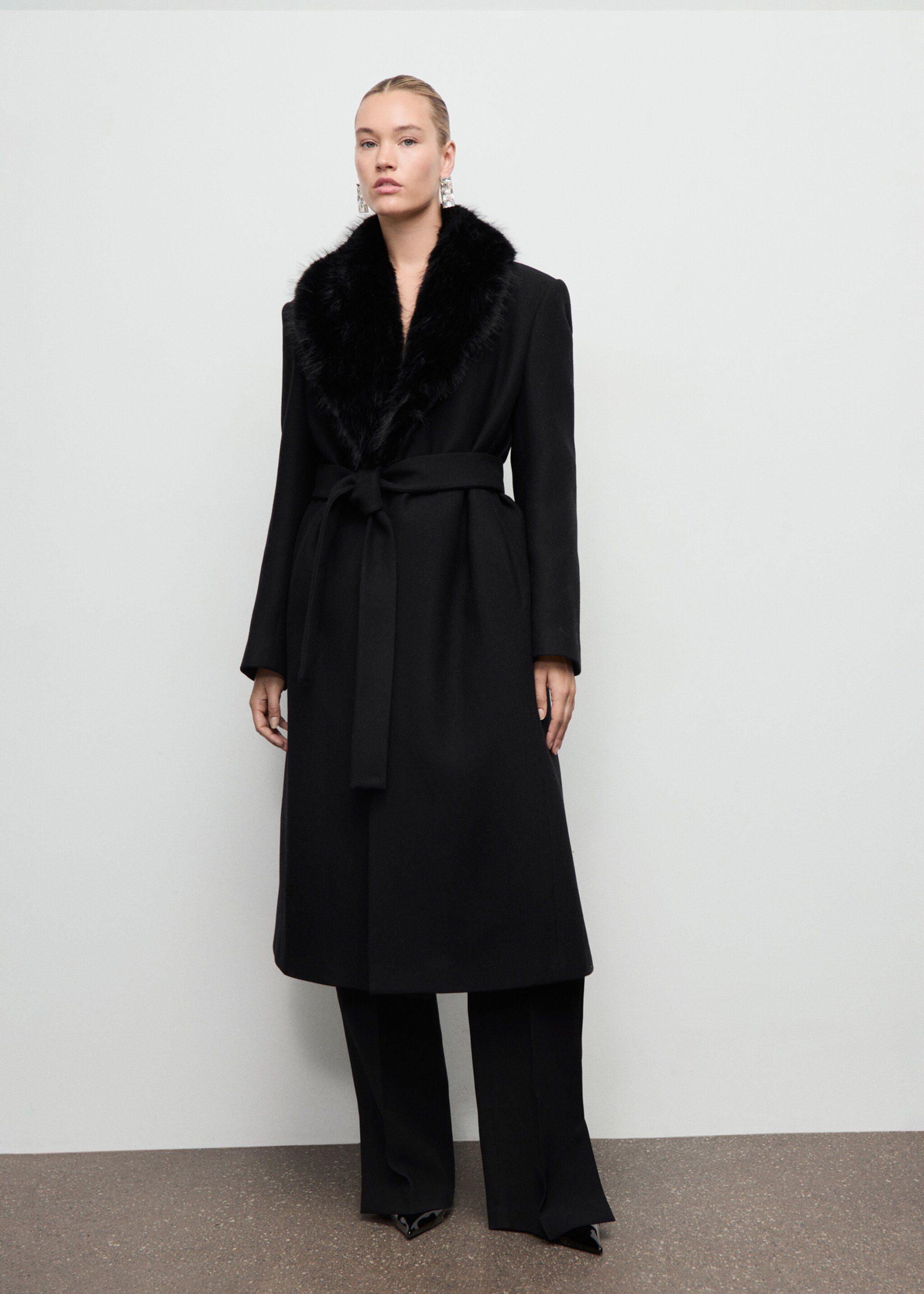 Manteau laine Manteco col fourrure - Détail de l'article 3, Noir. Ref: 27021302-01.