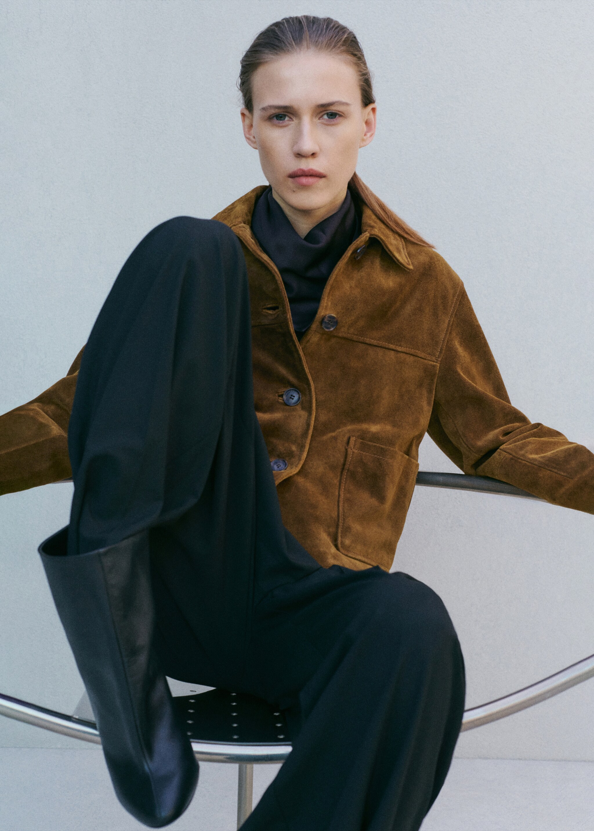 Jaqueta pell serratge botons - Pla mig, Marró tabac. Ref: 27024045-01.