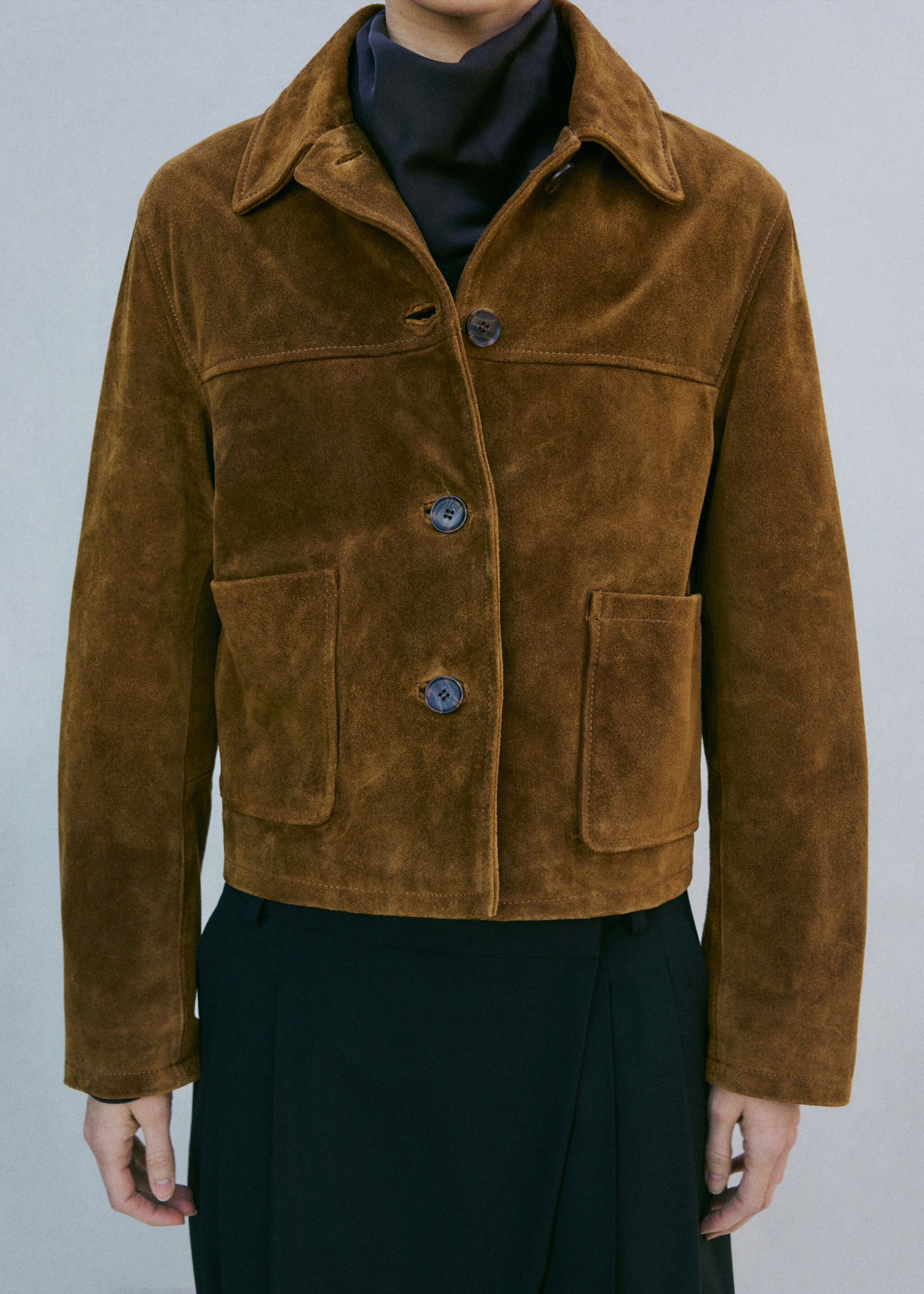 Jaqueta pell serratge botons - Detall de l'article 4, Marró tabac. Ref: 27024045-01.